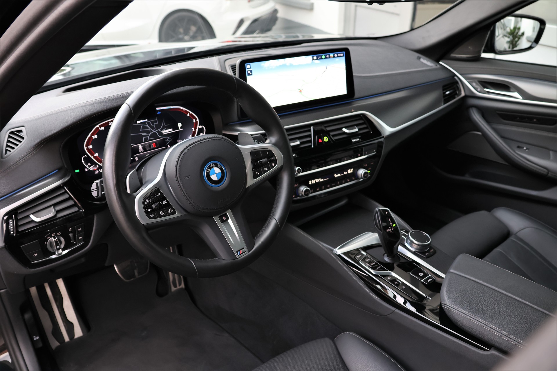 BMW 530e xDrive Touring Pure M Sport Steptronic (CH) + 2.0T AHK-image-10