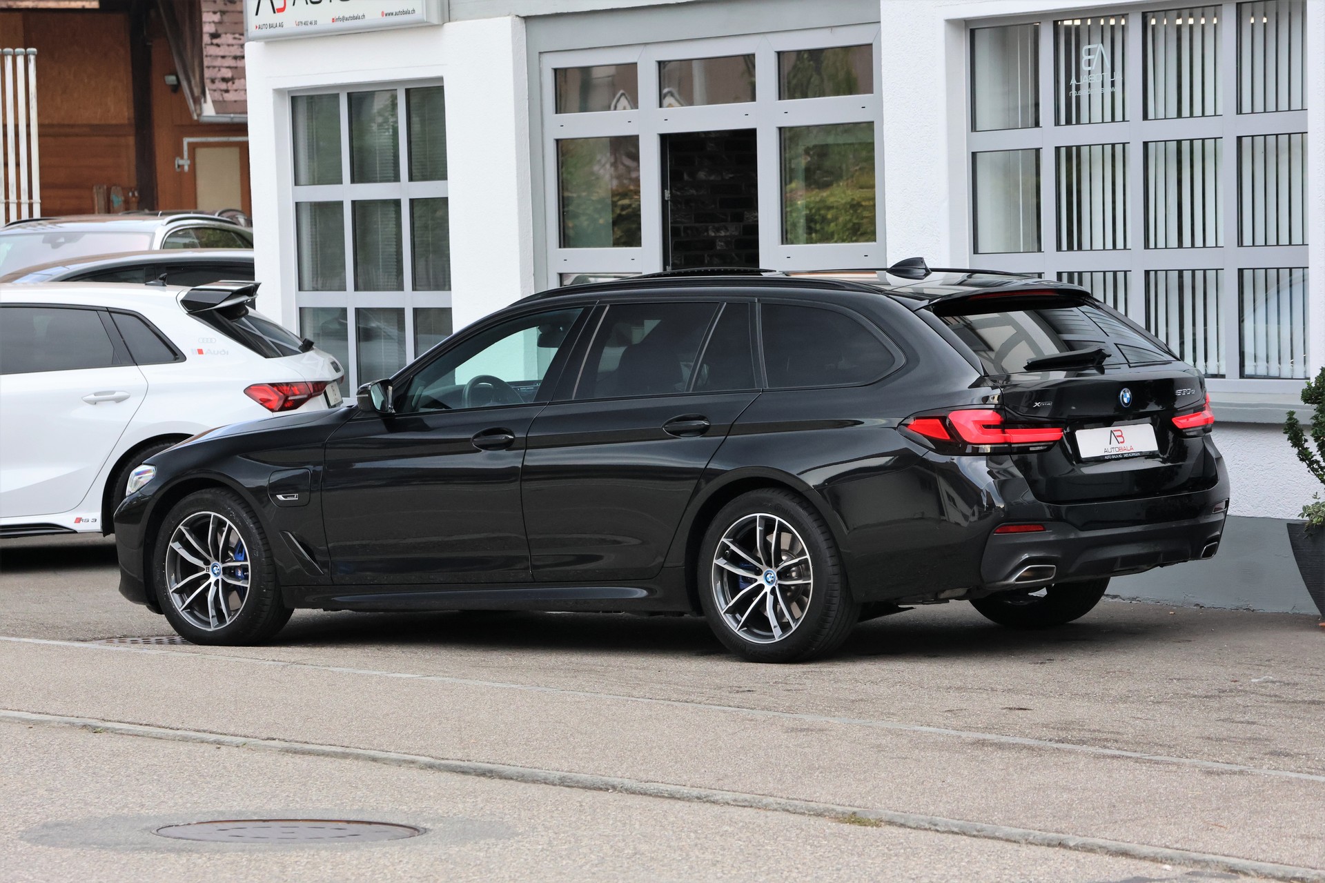BMW 530e xDrive Touring Pure M Sport Steptronic (CH) + 2.0T AHK-image-4