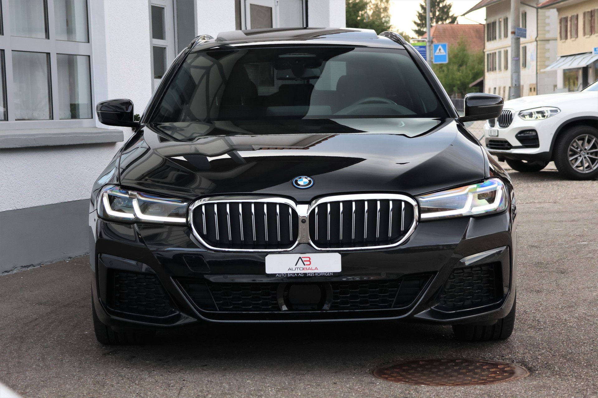 BMW 530e xDrive Touring Pure M Sport Steptronic (CH) + 2.0T AHK-showroom-element-1