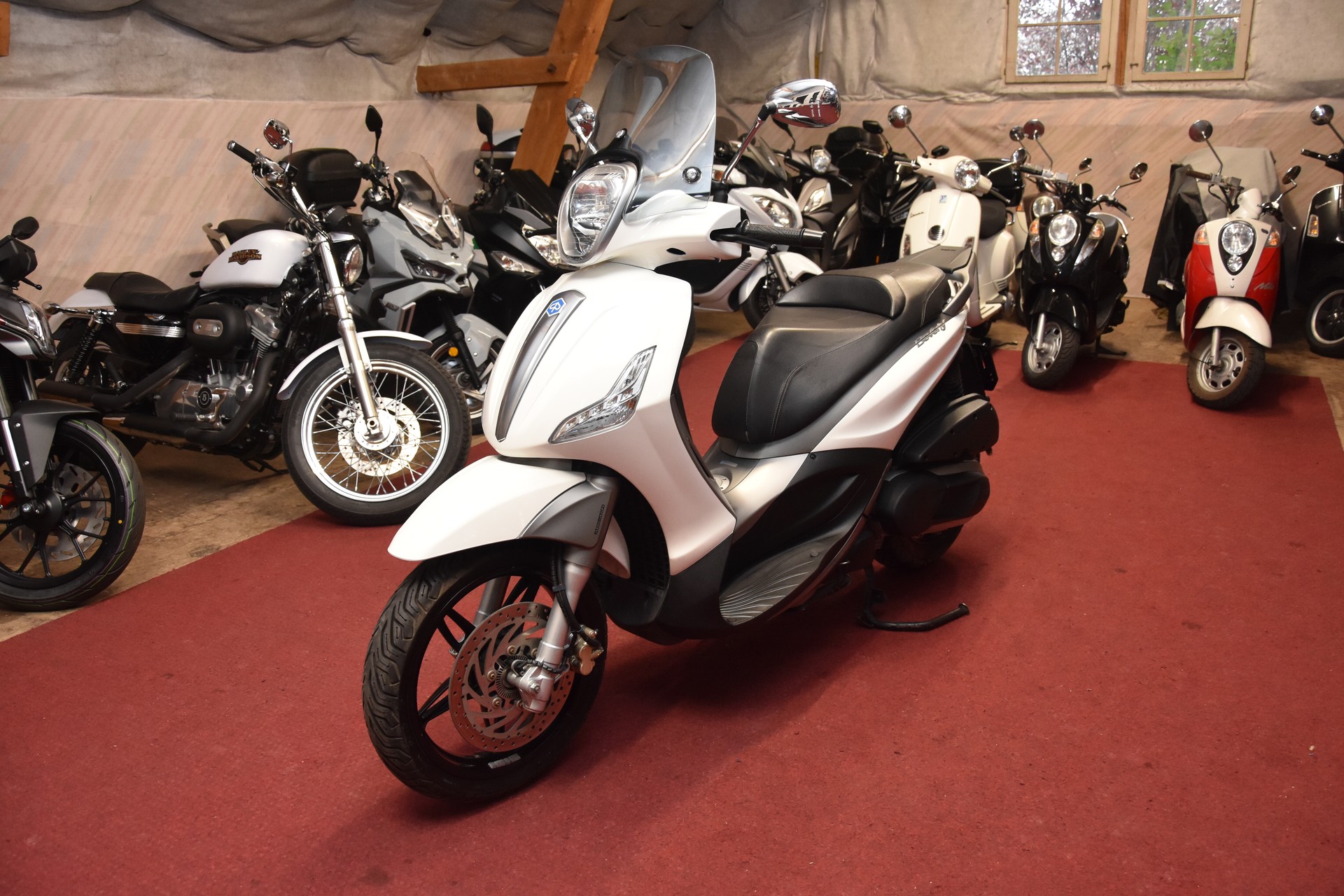 PIAGGIO Beverly 350 i.e. ABS-image-1