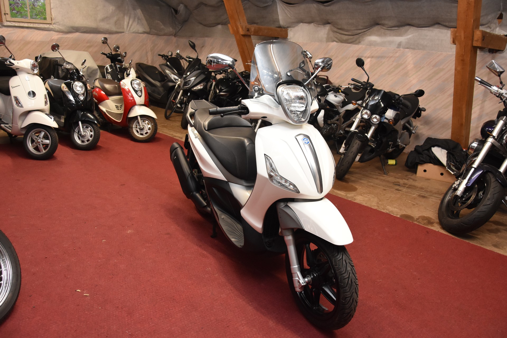 PIAGGIO Beverly 350 i.e. ABS-image-6