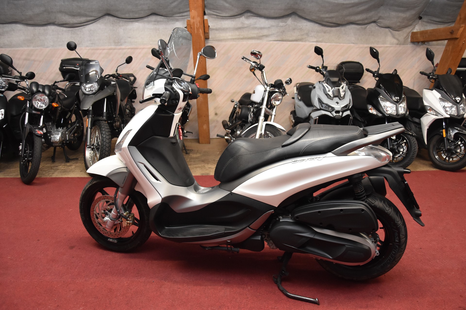 PIAGGIO Beverly 350 i.e. ABS-image-2