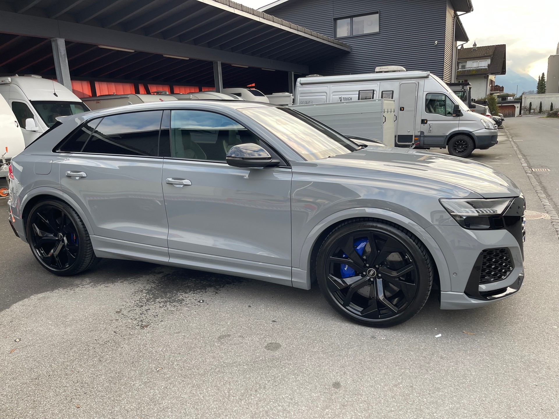 AUDI RSQ8 quattro tiptronic-image-3