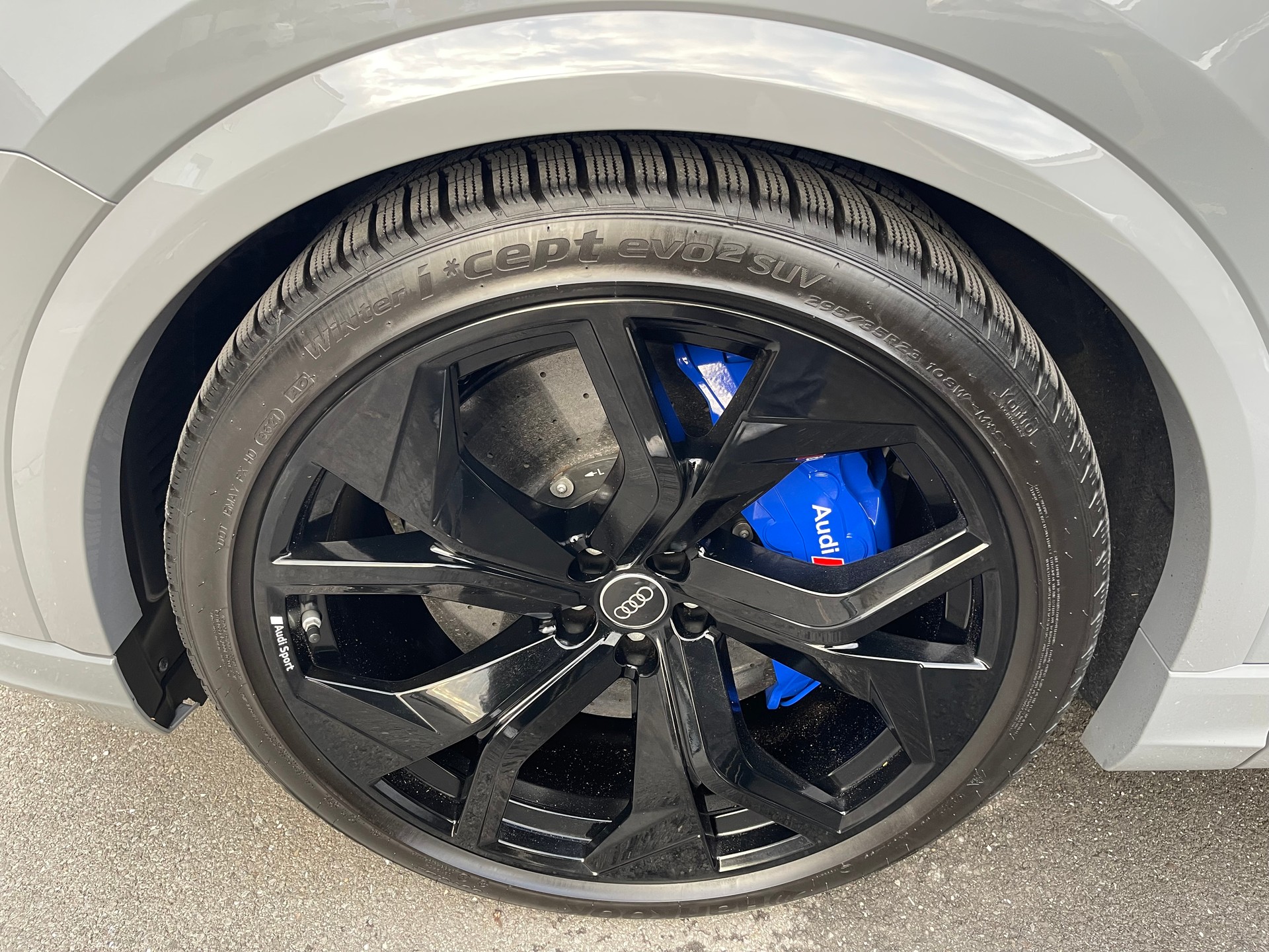 AUDI RSQ8 quattro tiptronic-image-8