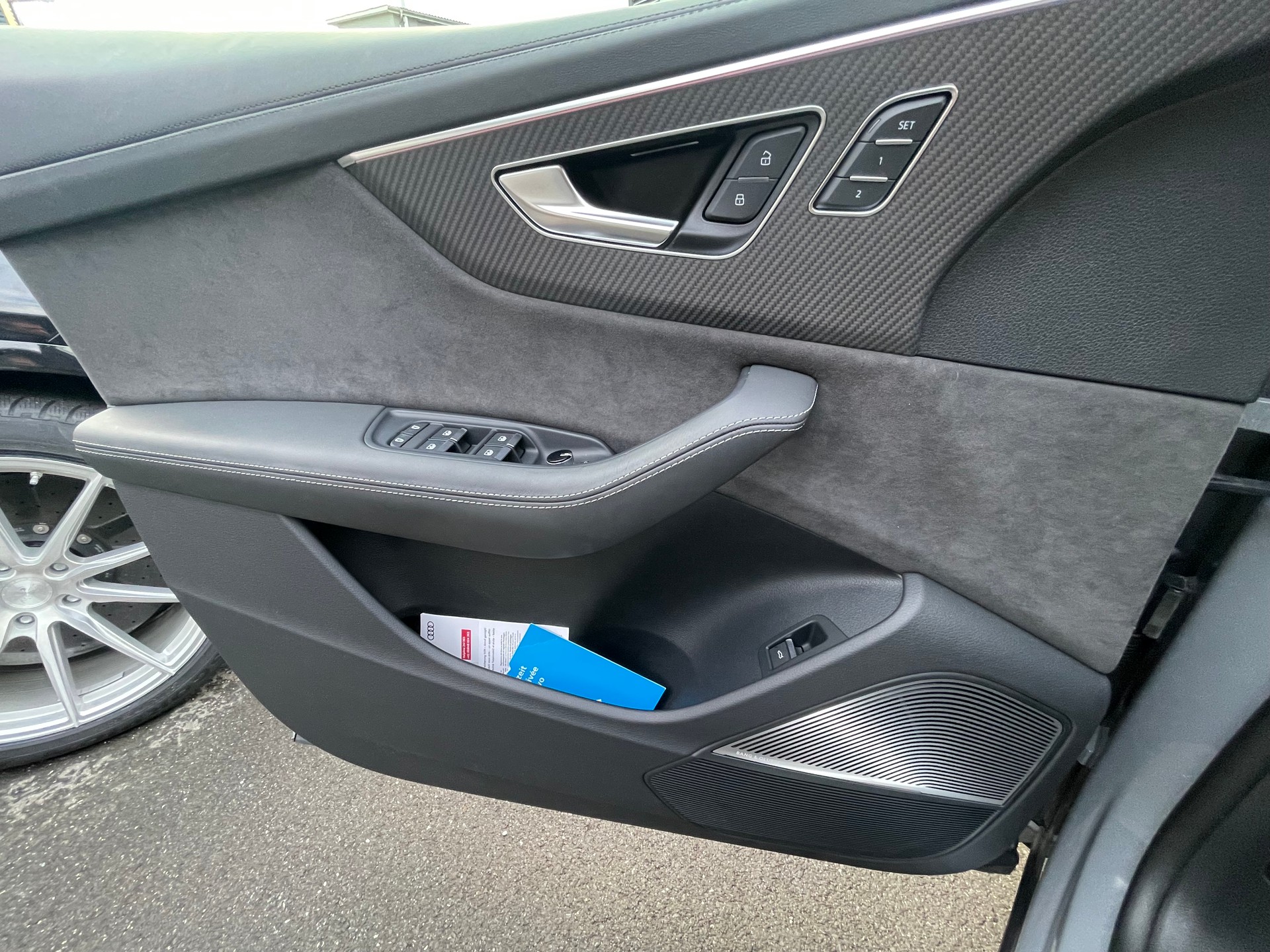 AUDI RSQ8 quattro tiptronic-image-13