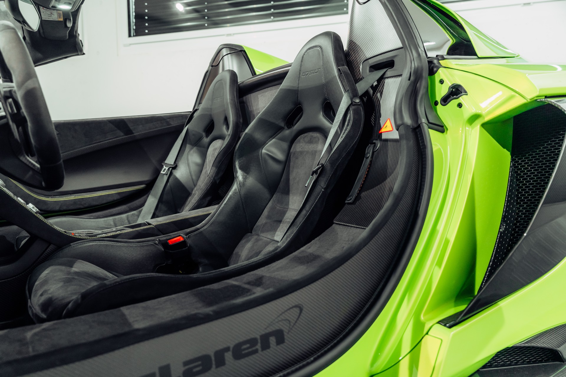 McLAREN 675LT Spider 3.8 V8 SSG-image-21