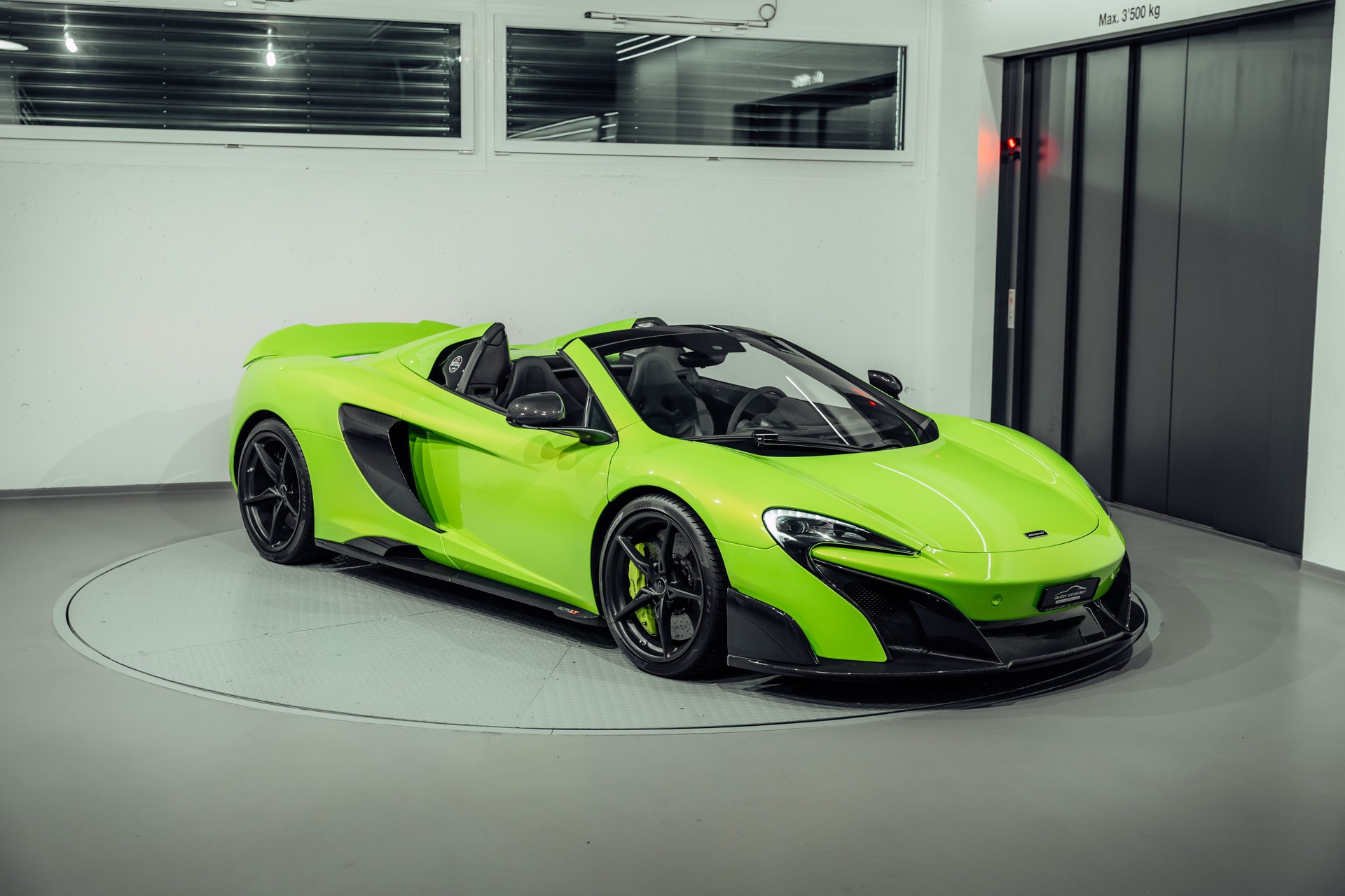 McLAREN 675LT Spider 3.8 V8 SSG-showroom-element-2