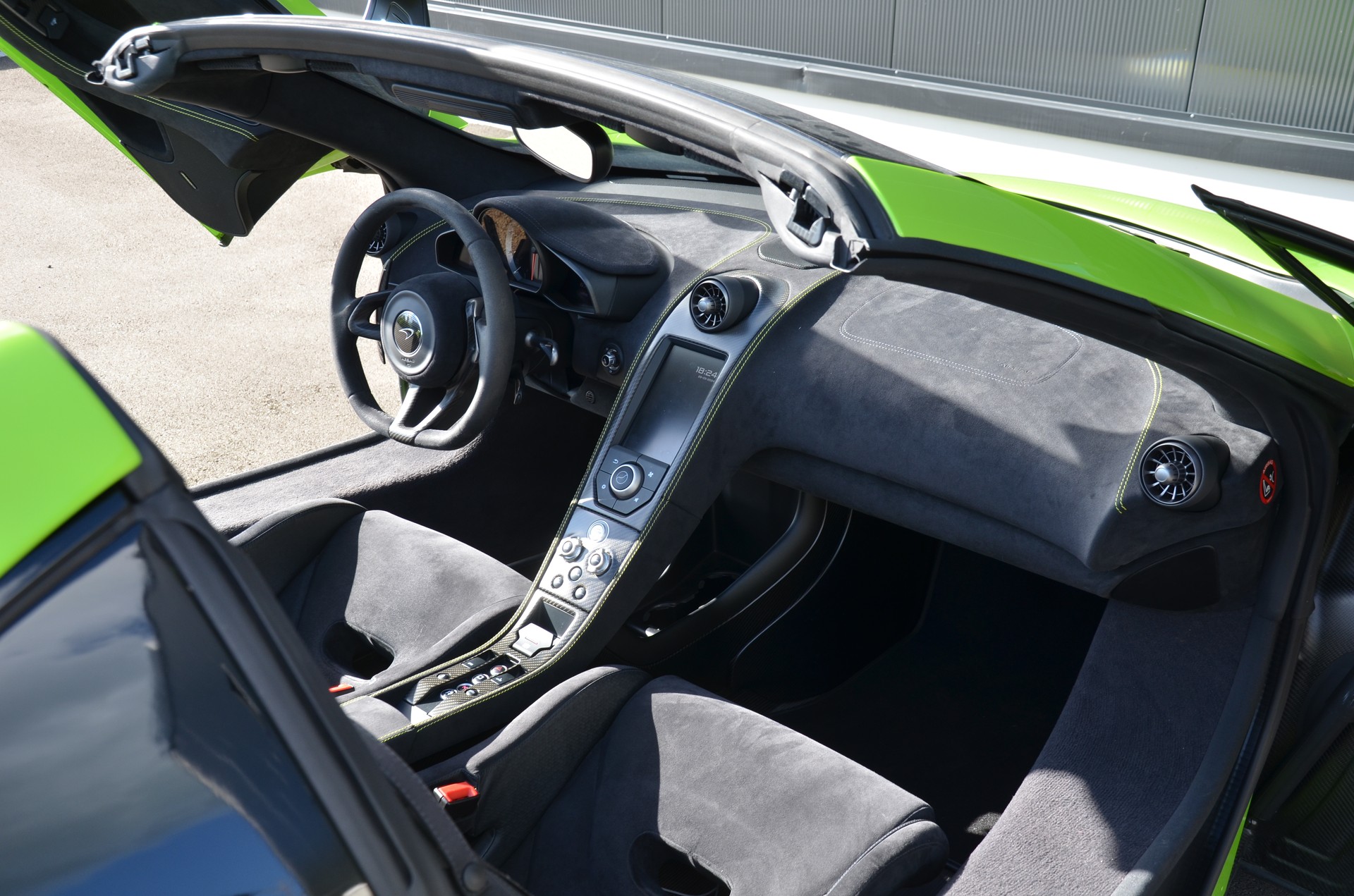 McLAREN 675LT Spider 3.8 V8 SSG-image-18