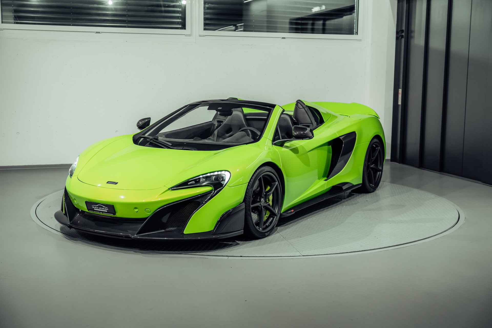 McLAREN 675LT Spider 3.8 V8 SSG-showroom-element-3