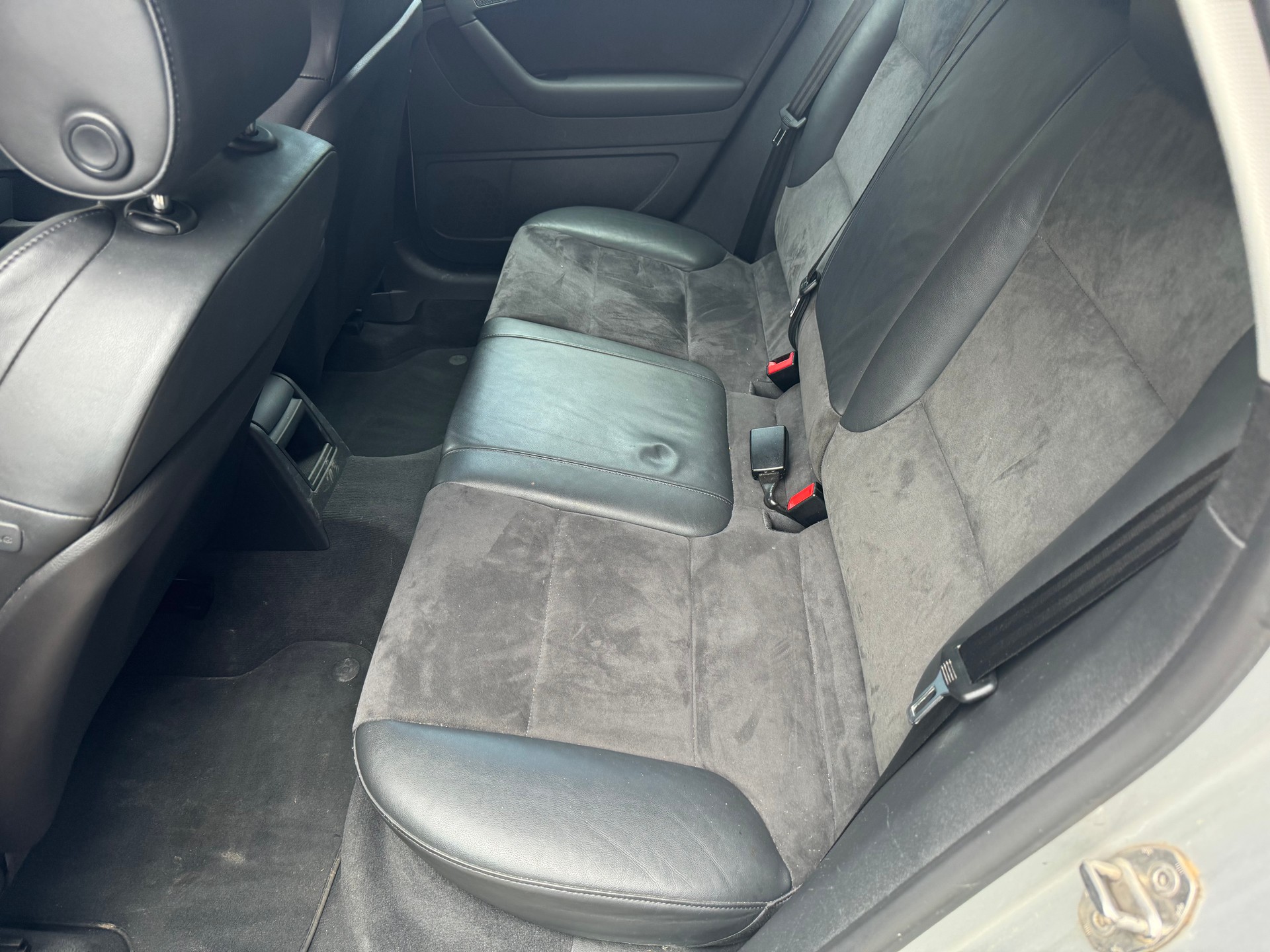 AUDI A3 Sportback 1.8 Turbo FSI Ambition-image-9