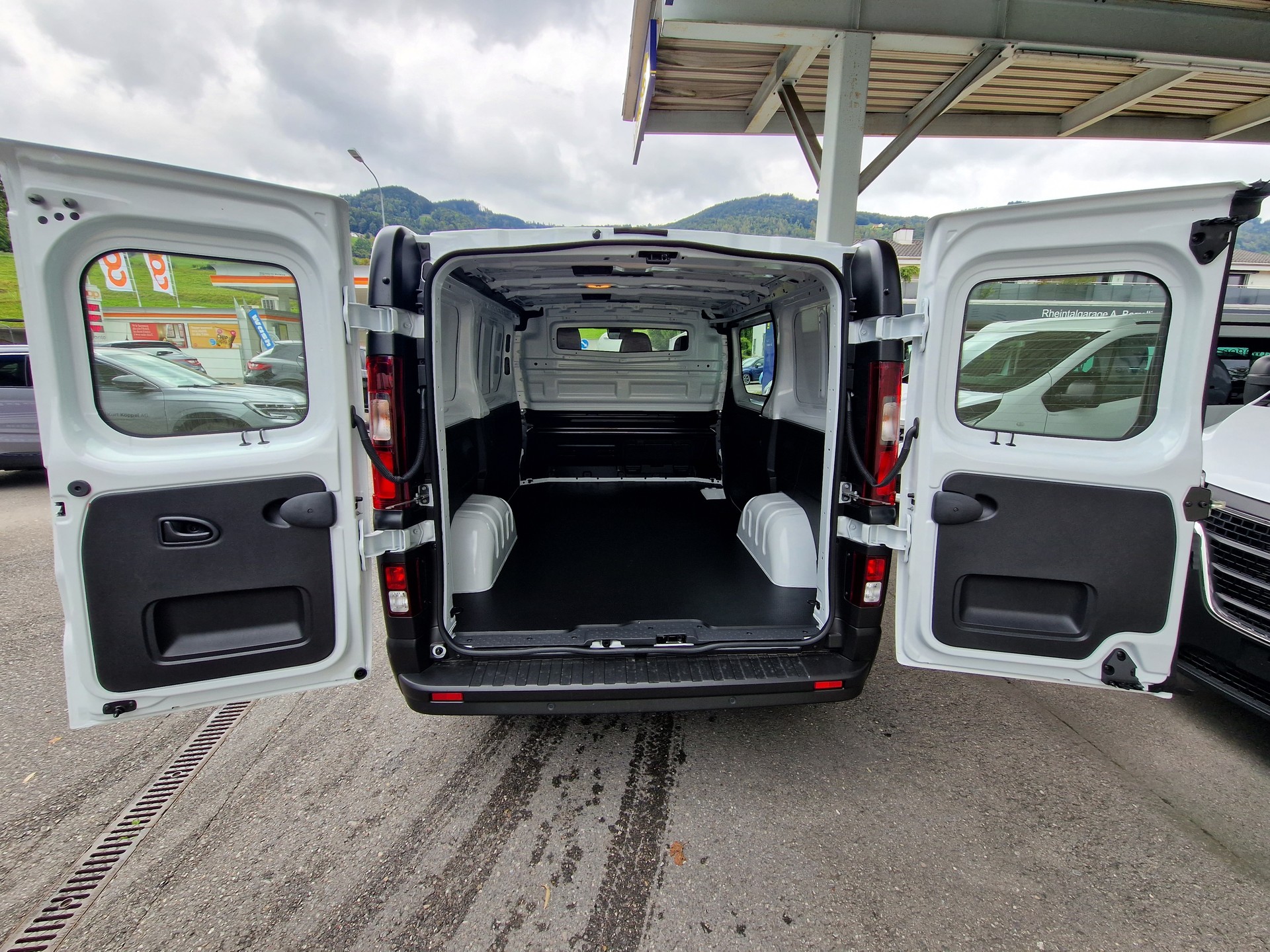 RENAULT Trafic Kaw. 2.8 t L1 H1 2.0 dCi Blue 110 Advance-image-4