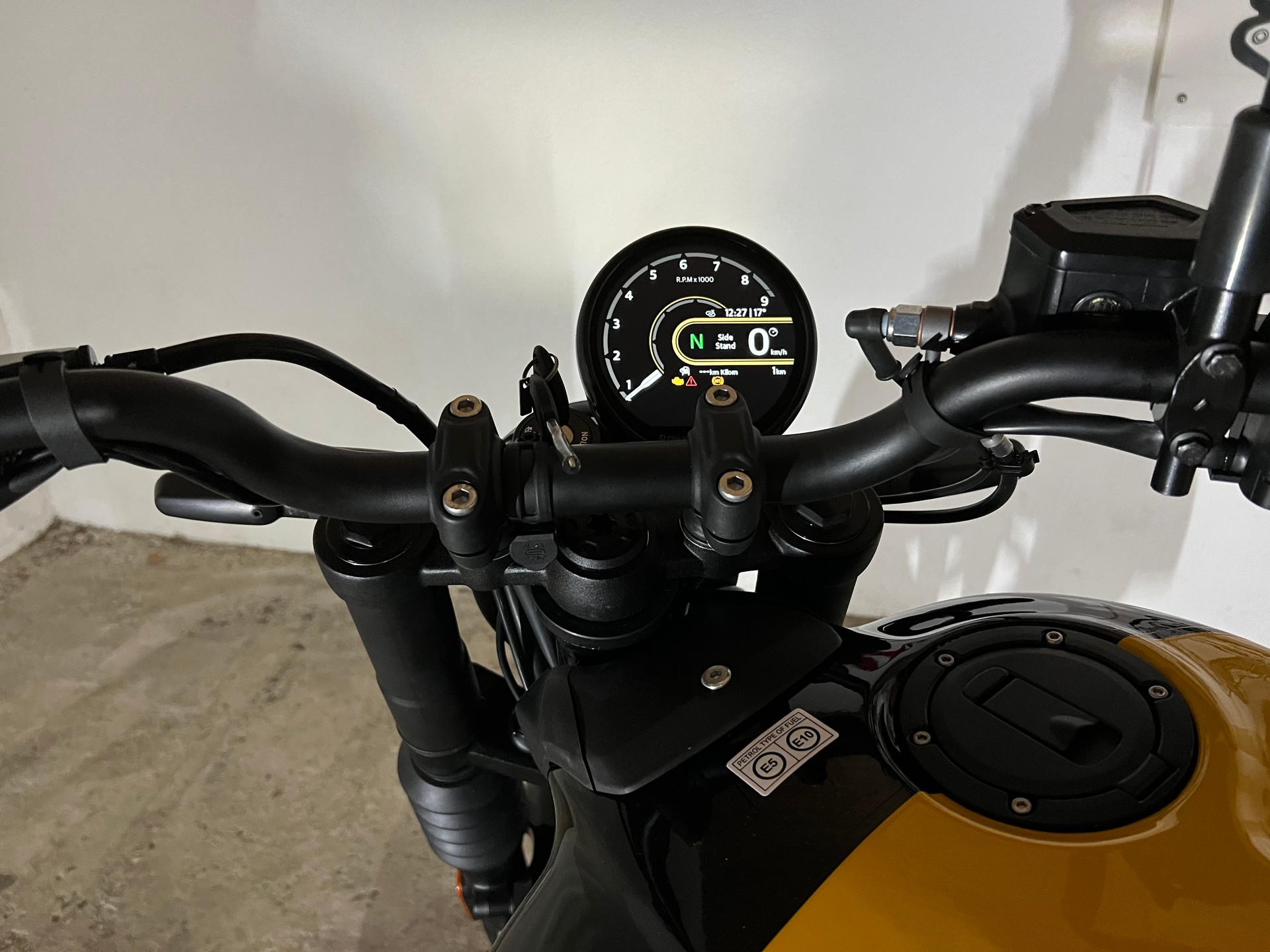 ROYAL ENFIELD Guerrilla 450-image-4