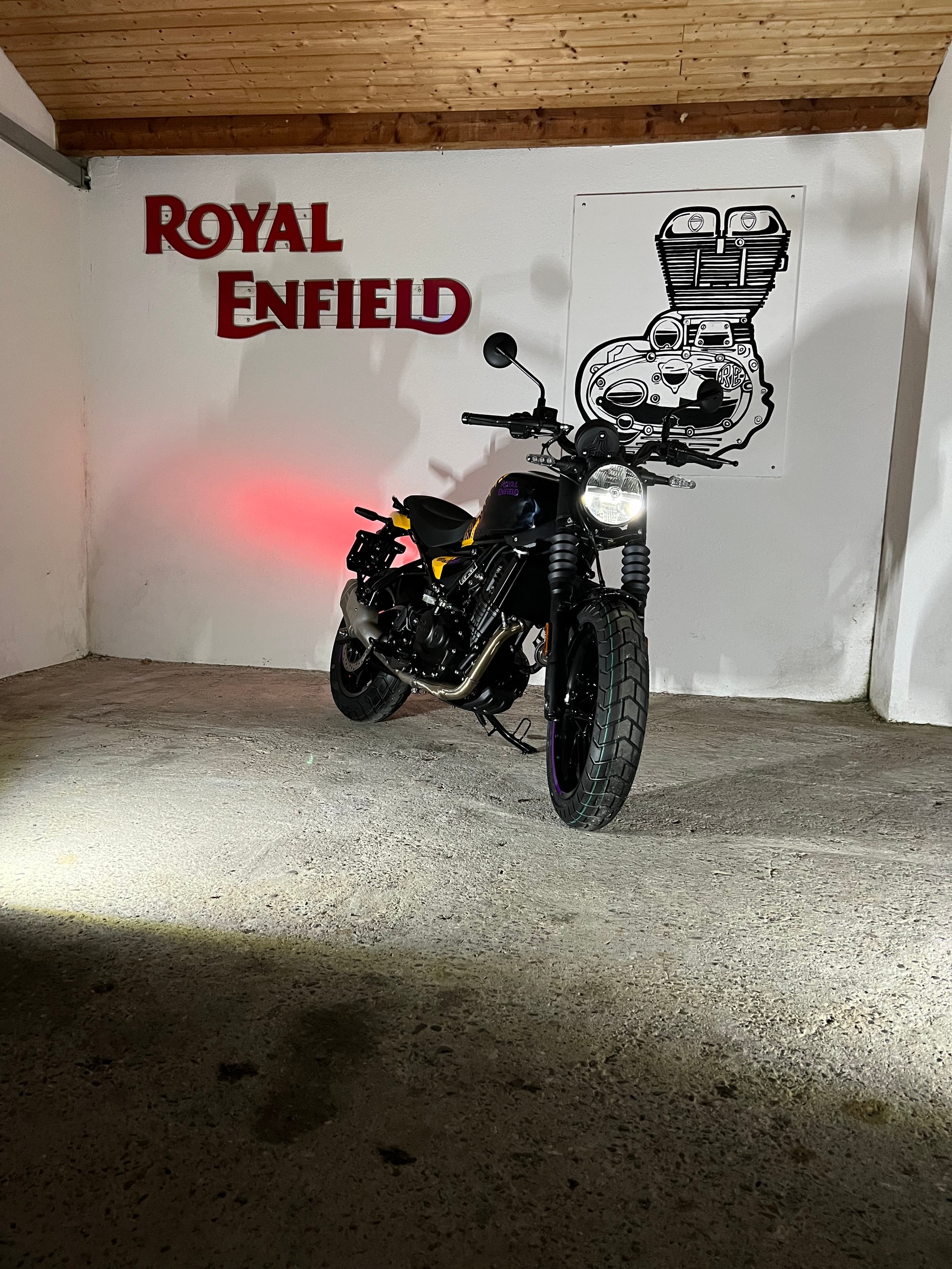 ROYAL ENFIELD Guerrilla 450-image-1