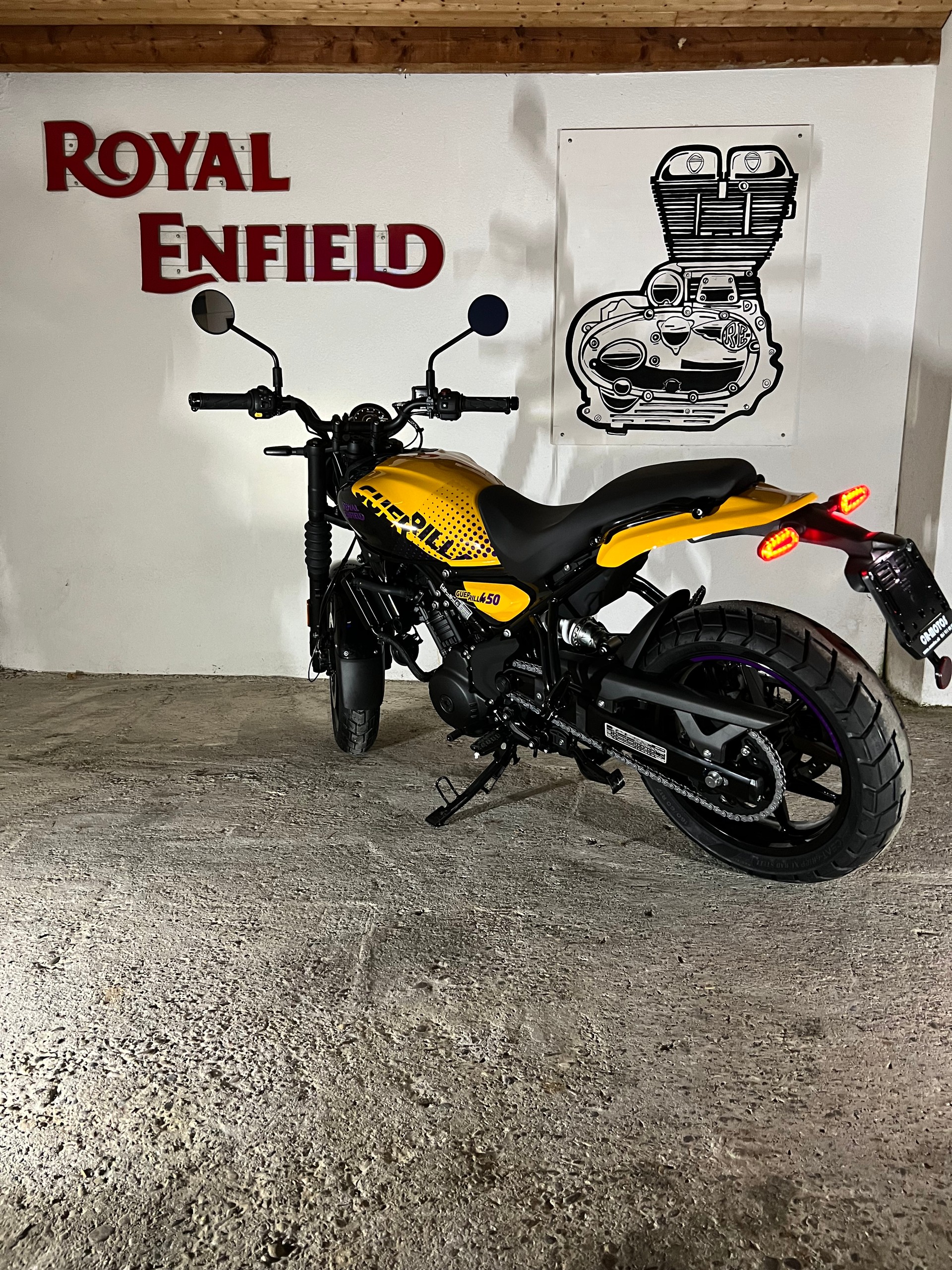 ROYAL ENFIELD Guerrilla 450-image-3