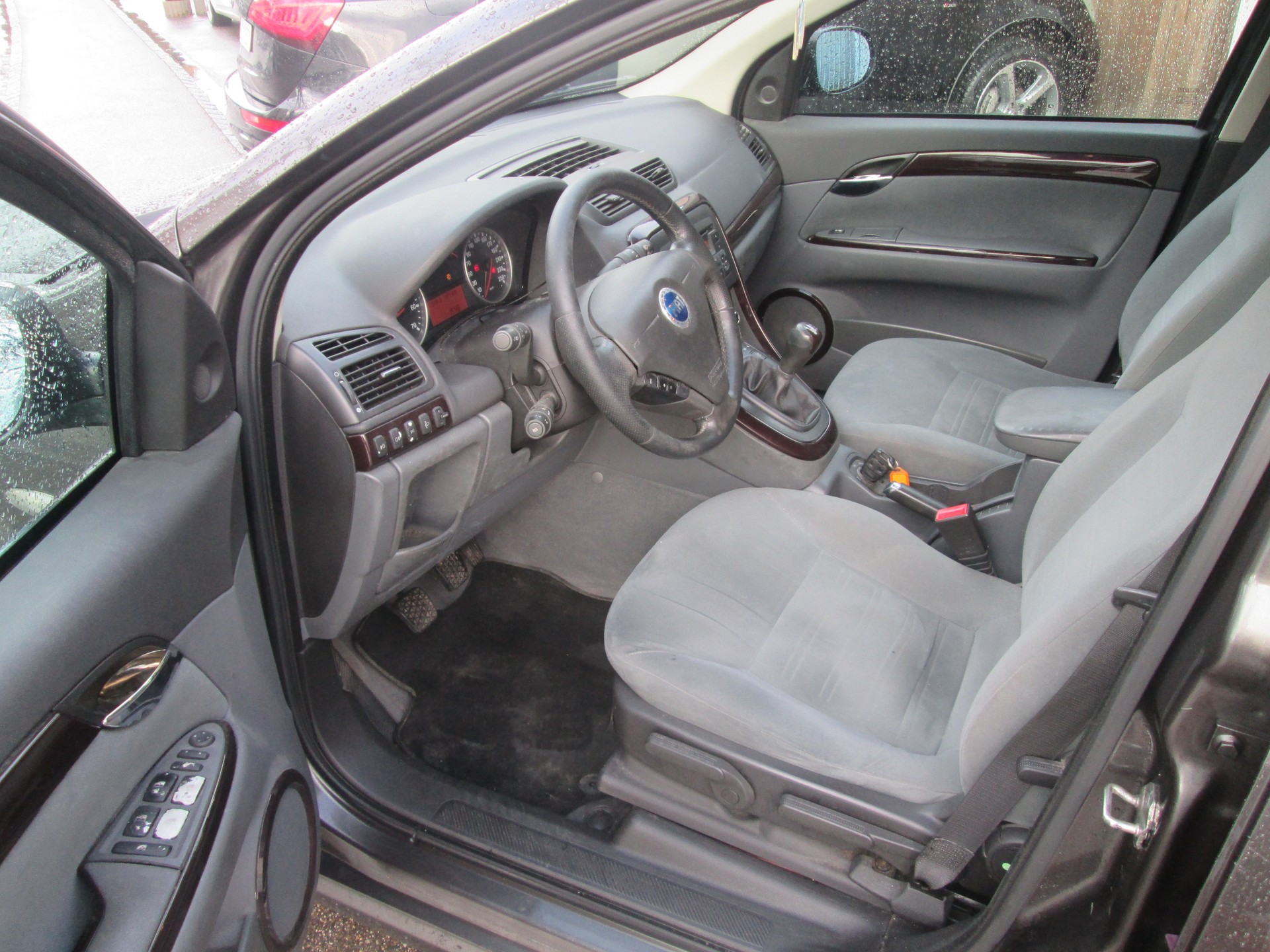 FIAT Croma 2.2 Emotion-image-7