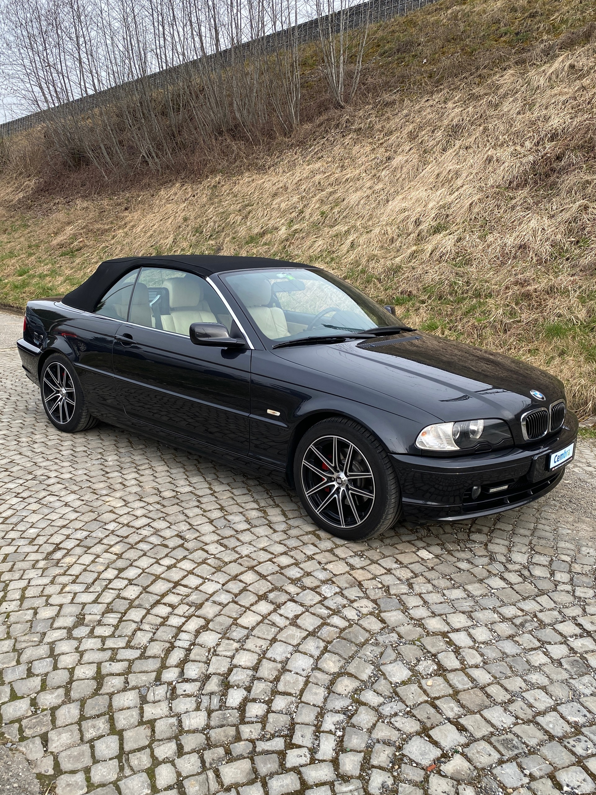 BMW 325Ci Cabriolet-showroom-element-1