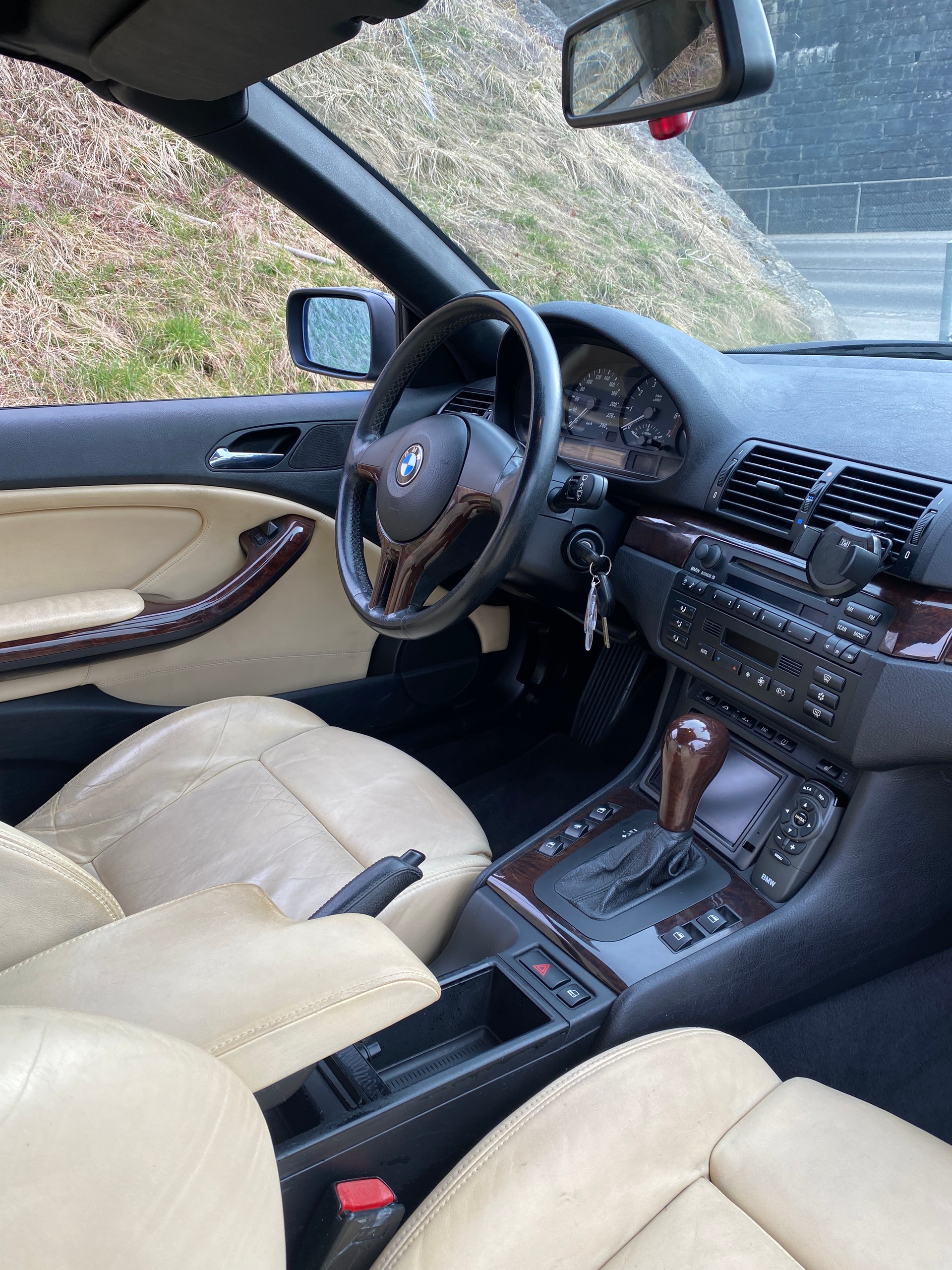 BMW 325Ci Cabriolet-image-8