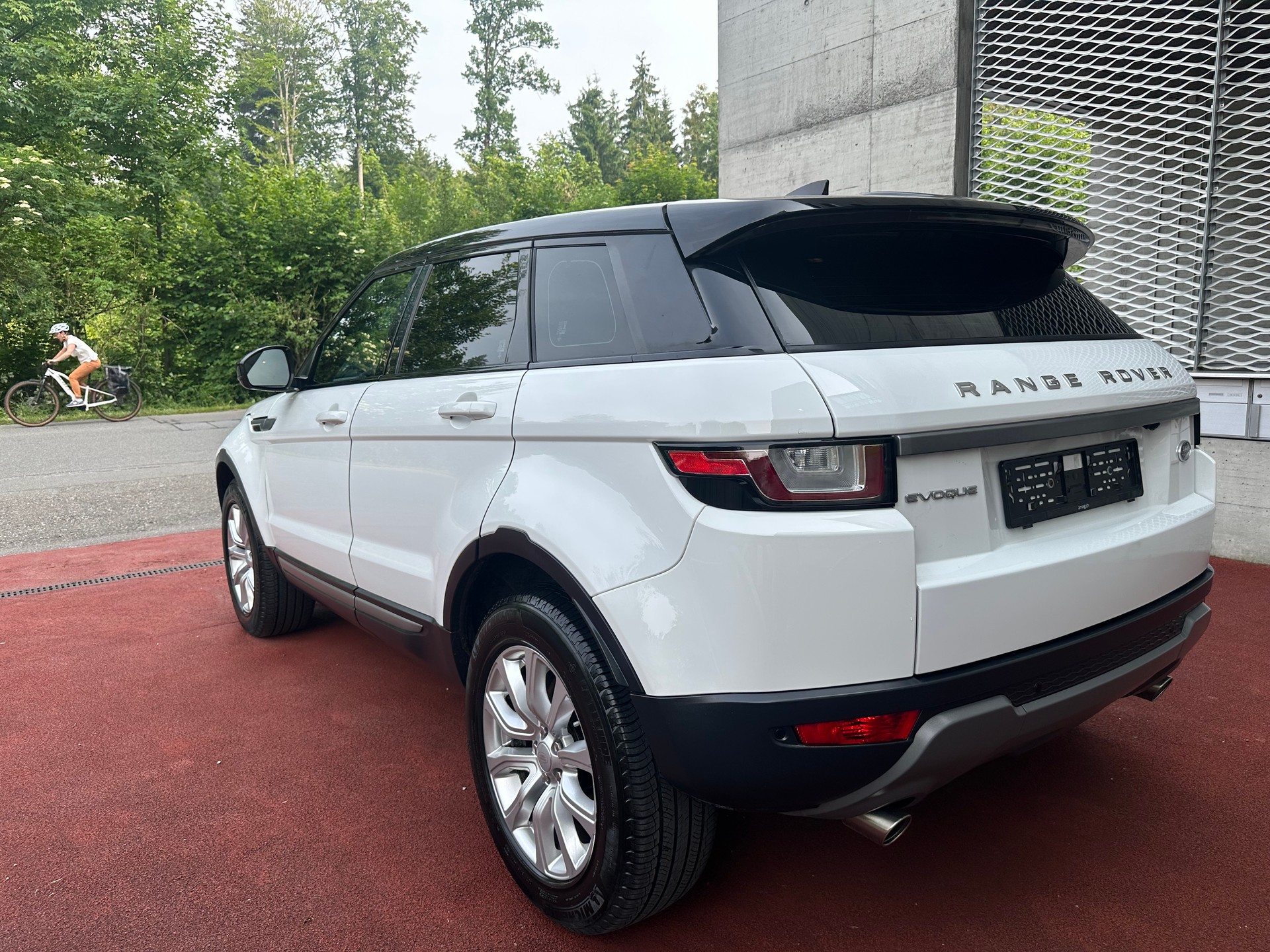 LAND ROVER Range Rover Evoque 2.0 Si4 Autobiography AT9-image-2