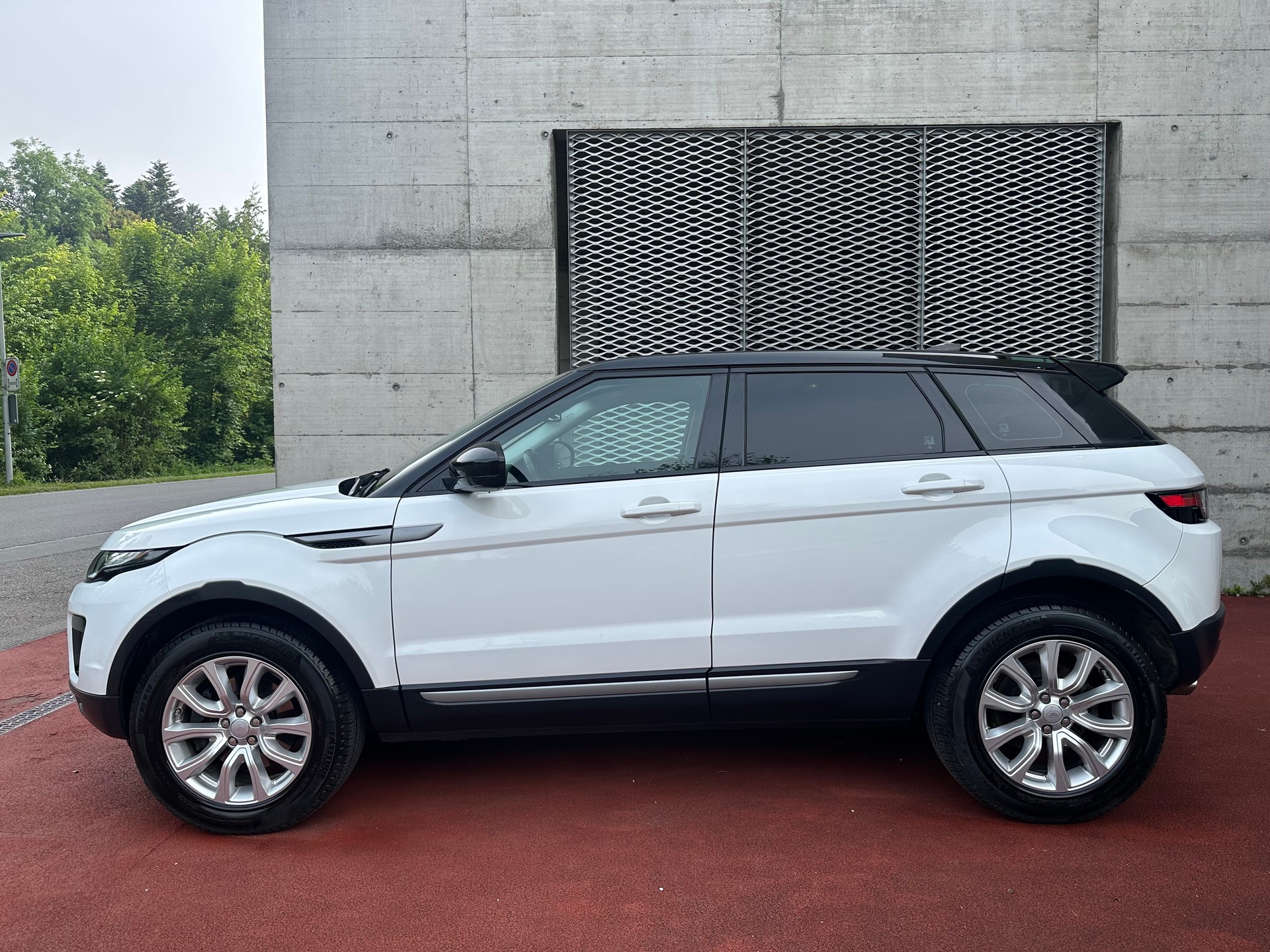 LAND ROVER Range Rover Evoque 2.0 Si4 Autobiography AT9-image-1