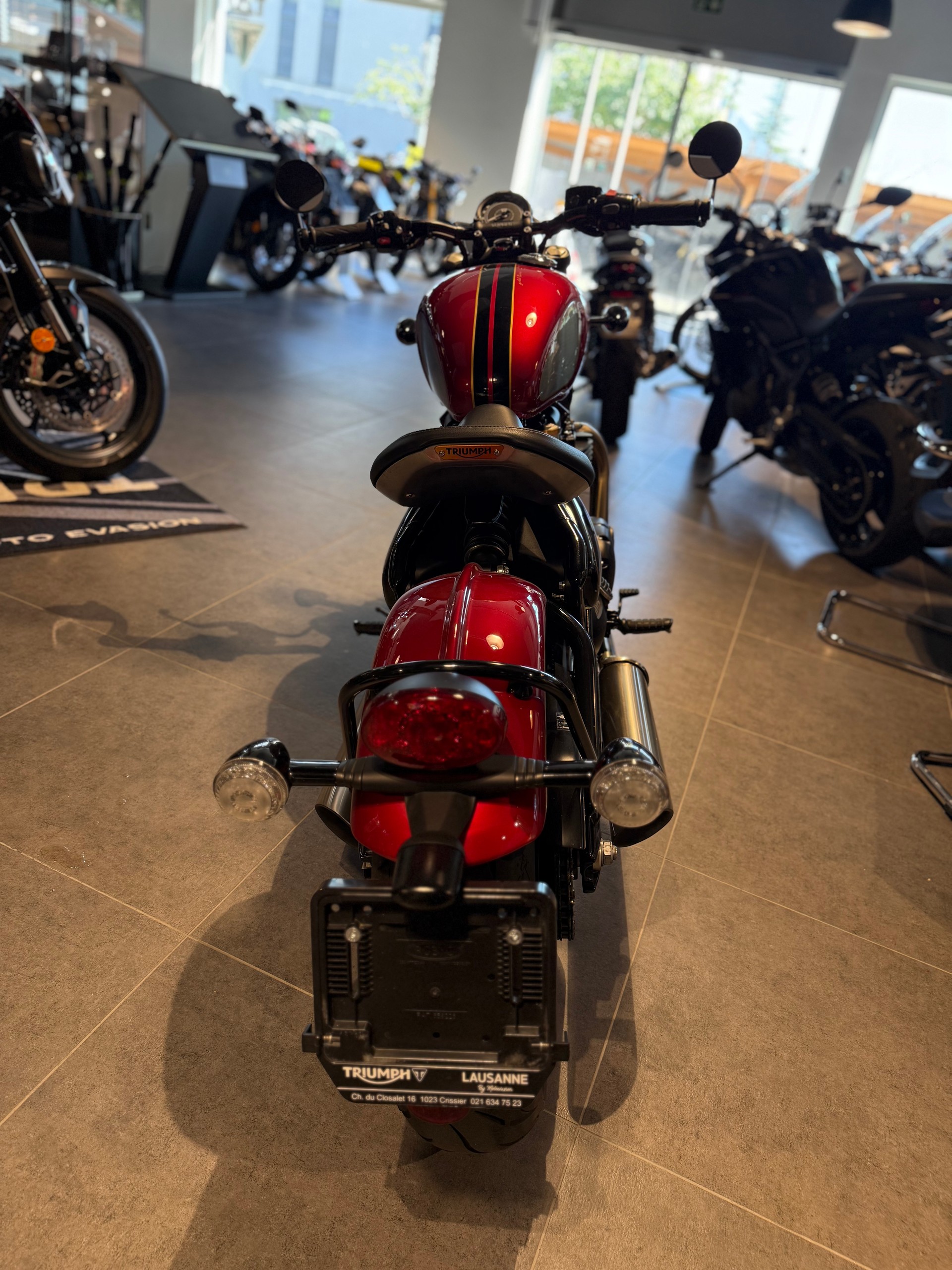 TRIUMPH Bonneville 1200 Bobber-image-3