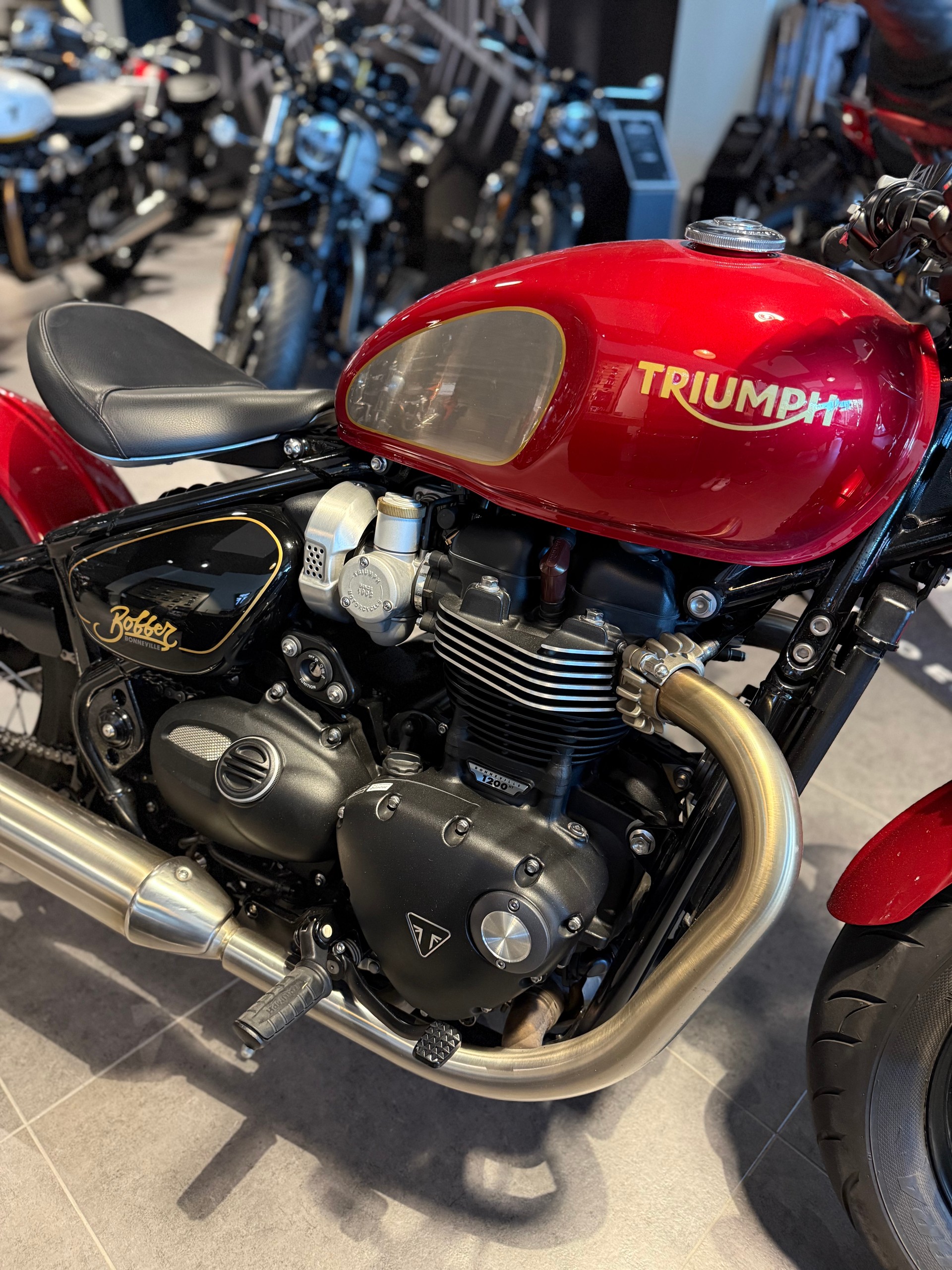 TRIUMPH Bonneville 1200 Bobber-image-4