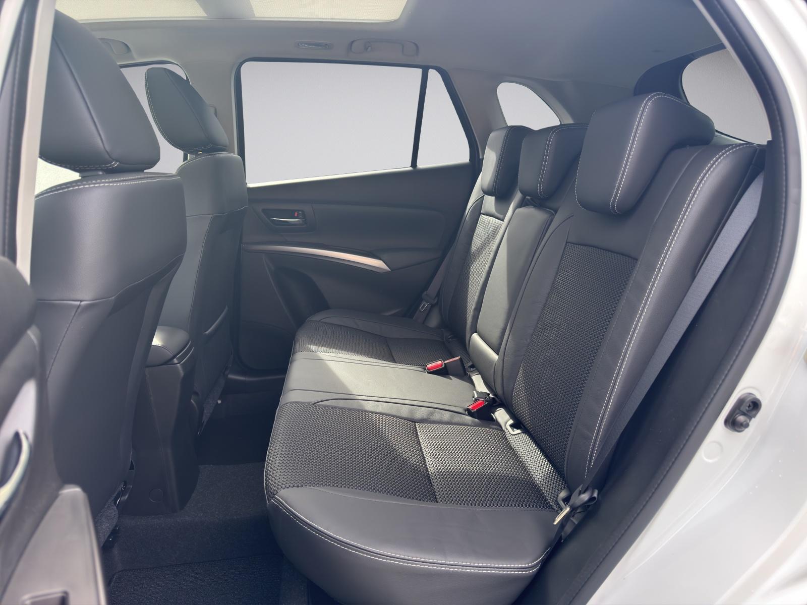 SUZUKI S-Cross 1.4 T Compact Top Hybrid 4x4-image-29