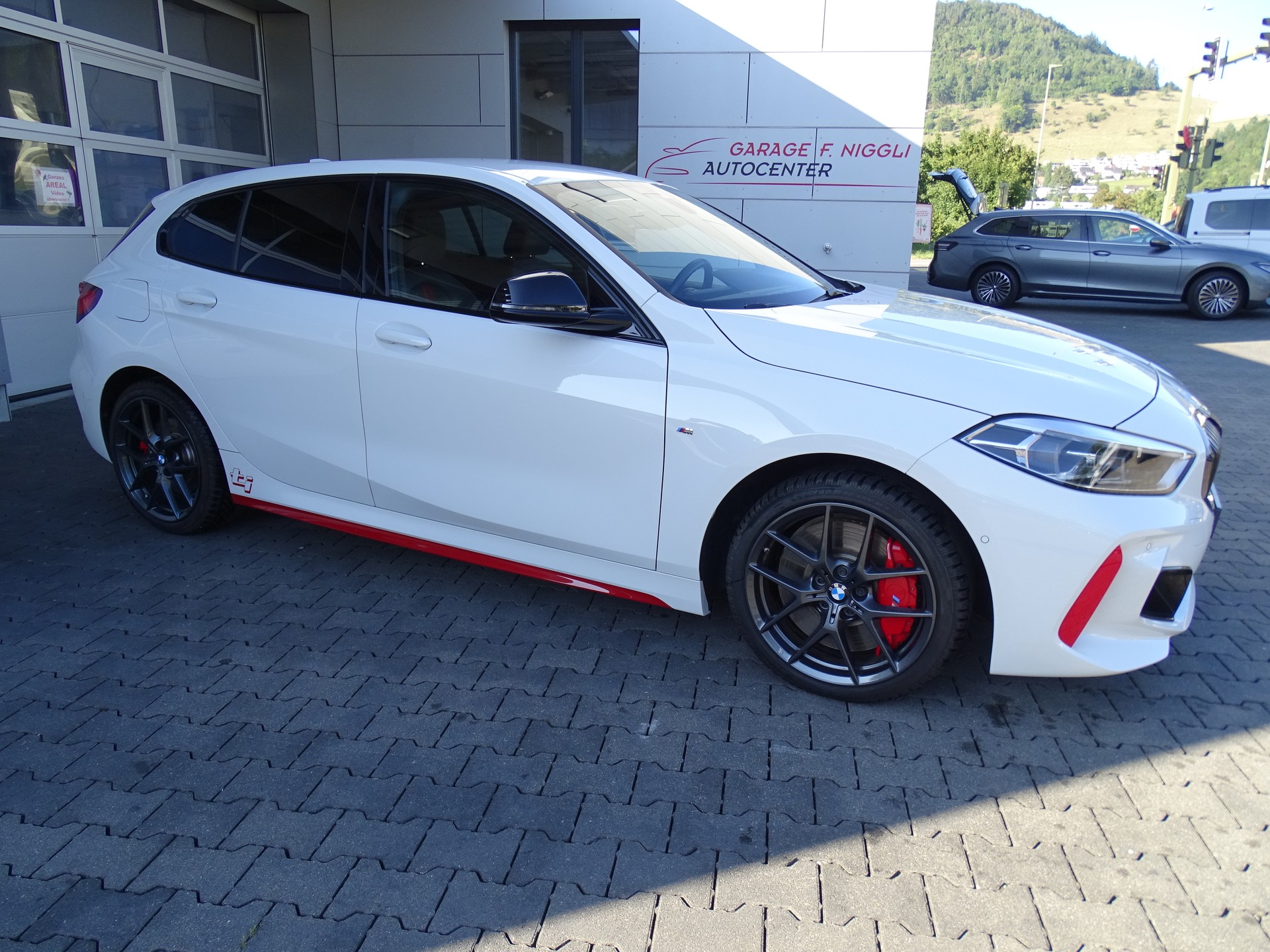 BMW 128ti M Sport Pro Steptronic-showroom-element-2