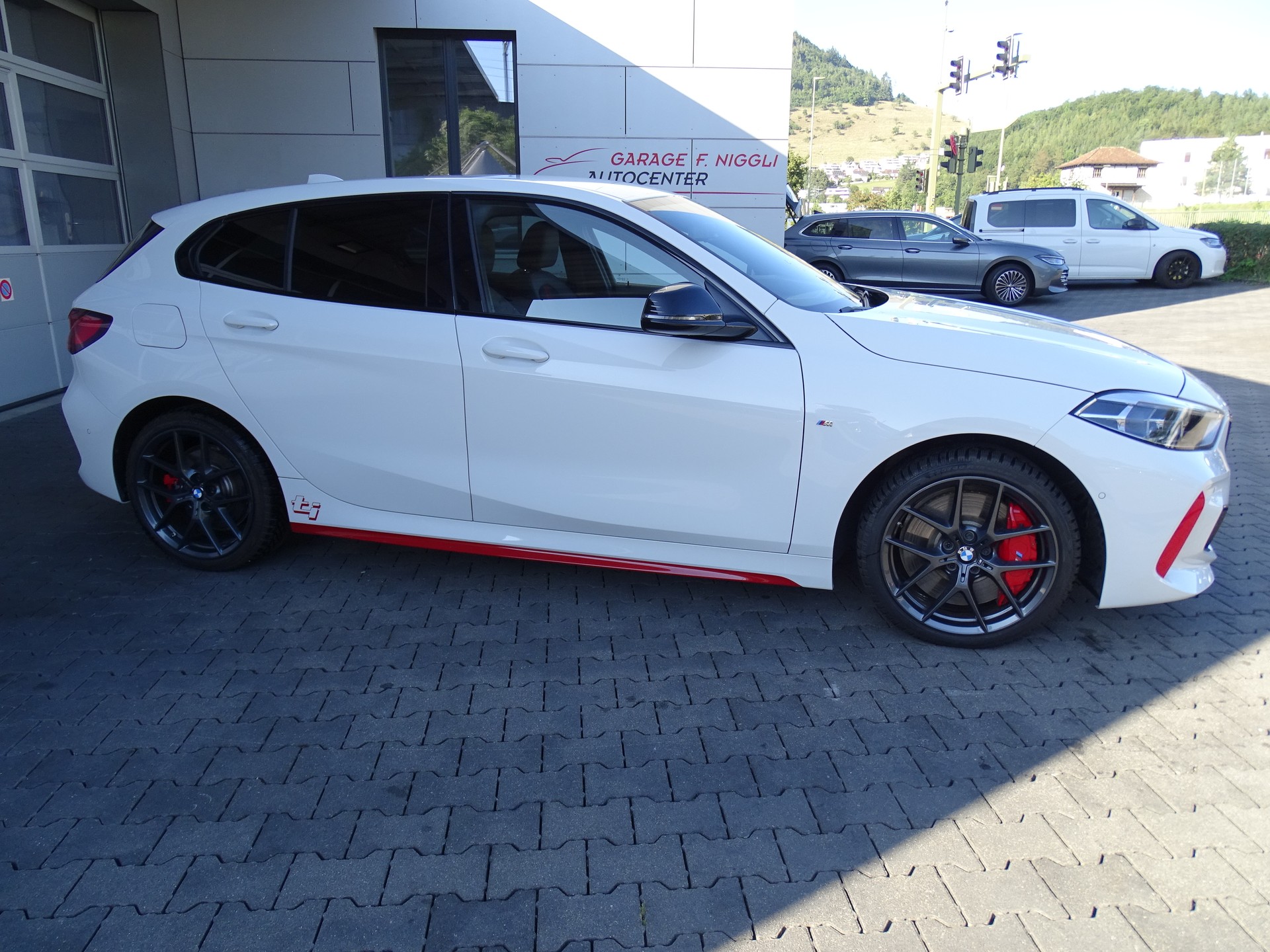 BMW 128ti M Sport Pro Steptronic-showroom-element-3