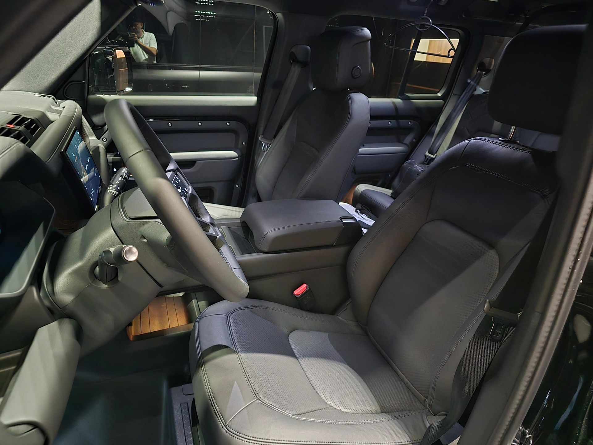 LAND ROVER Defender 110 3.0 D I6 250 X-Dynamic SE-image-6