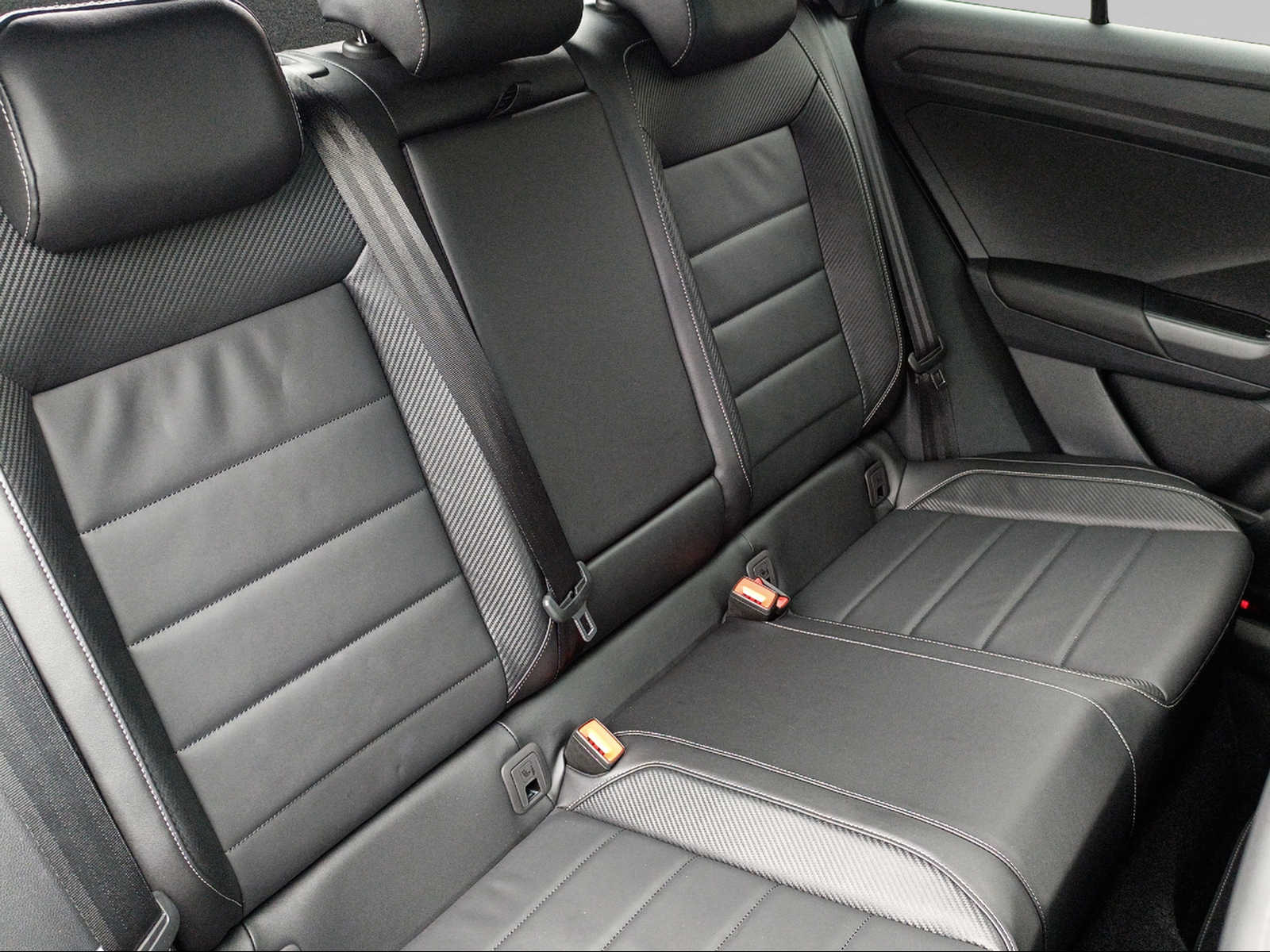 VW T-Roc 2.0 TSI R-Line DSG 4Motion-image-9