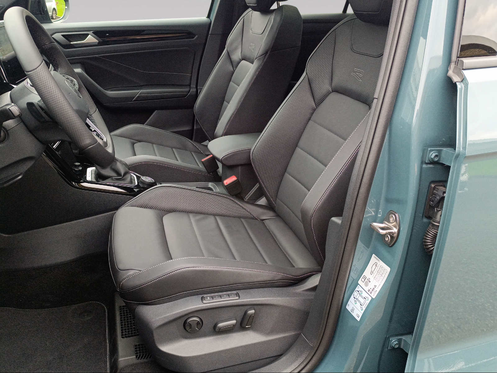 VW T-Roc 2.0 TSI R-Line DSG 4Motion-image-7