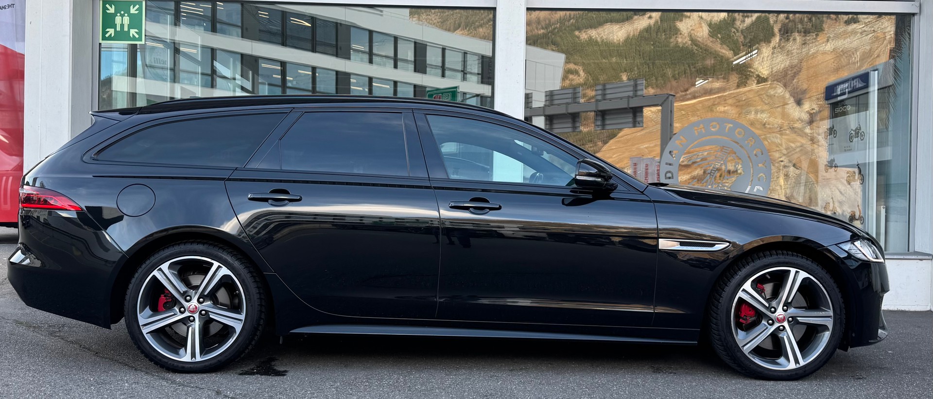 JAGUAR XF Sportbrake 30d S Automatic-showroom-element-1