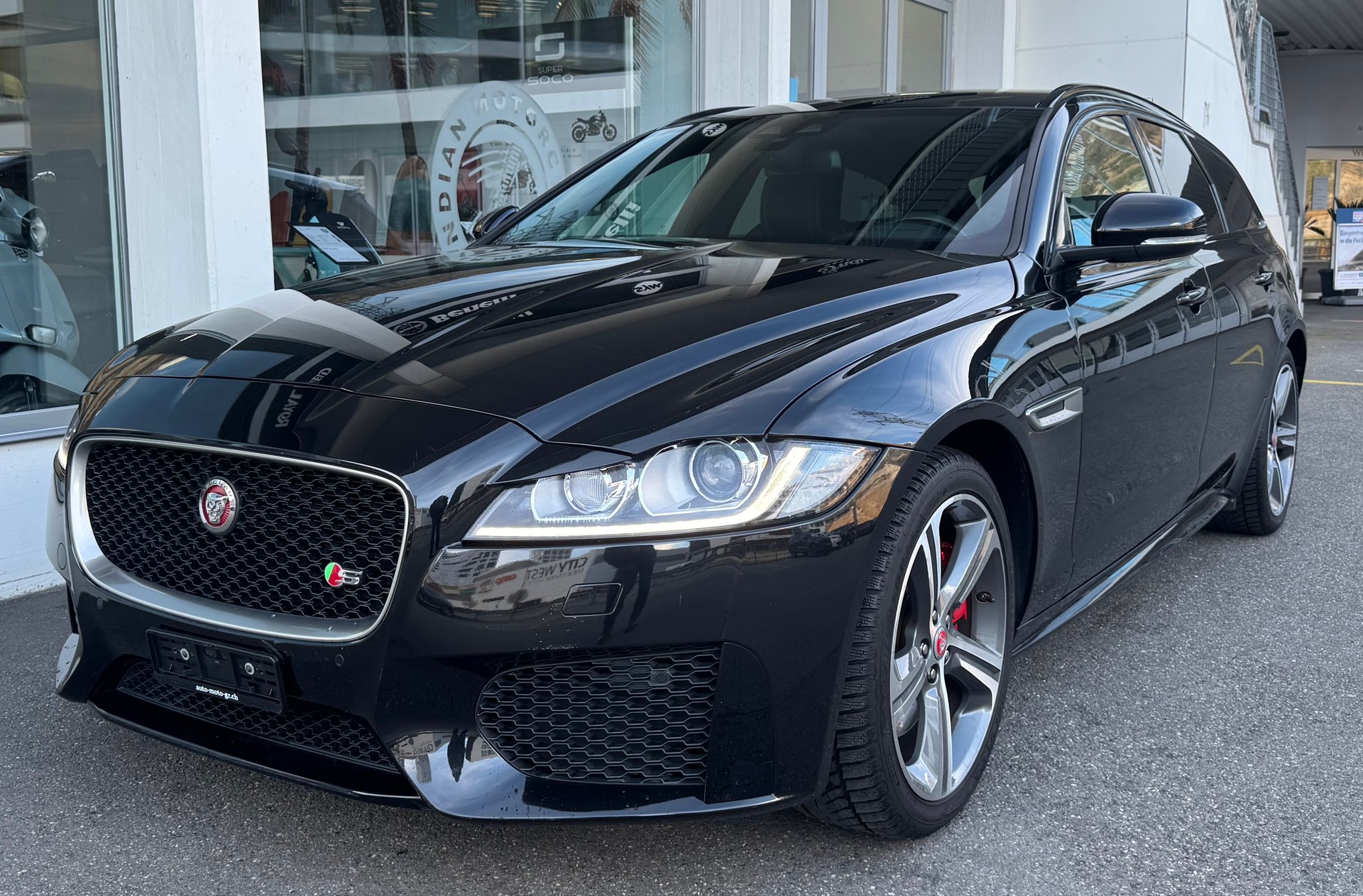 JAGUAR XF Sportbrake 30d S Automatic-image-5