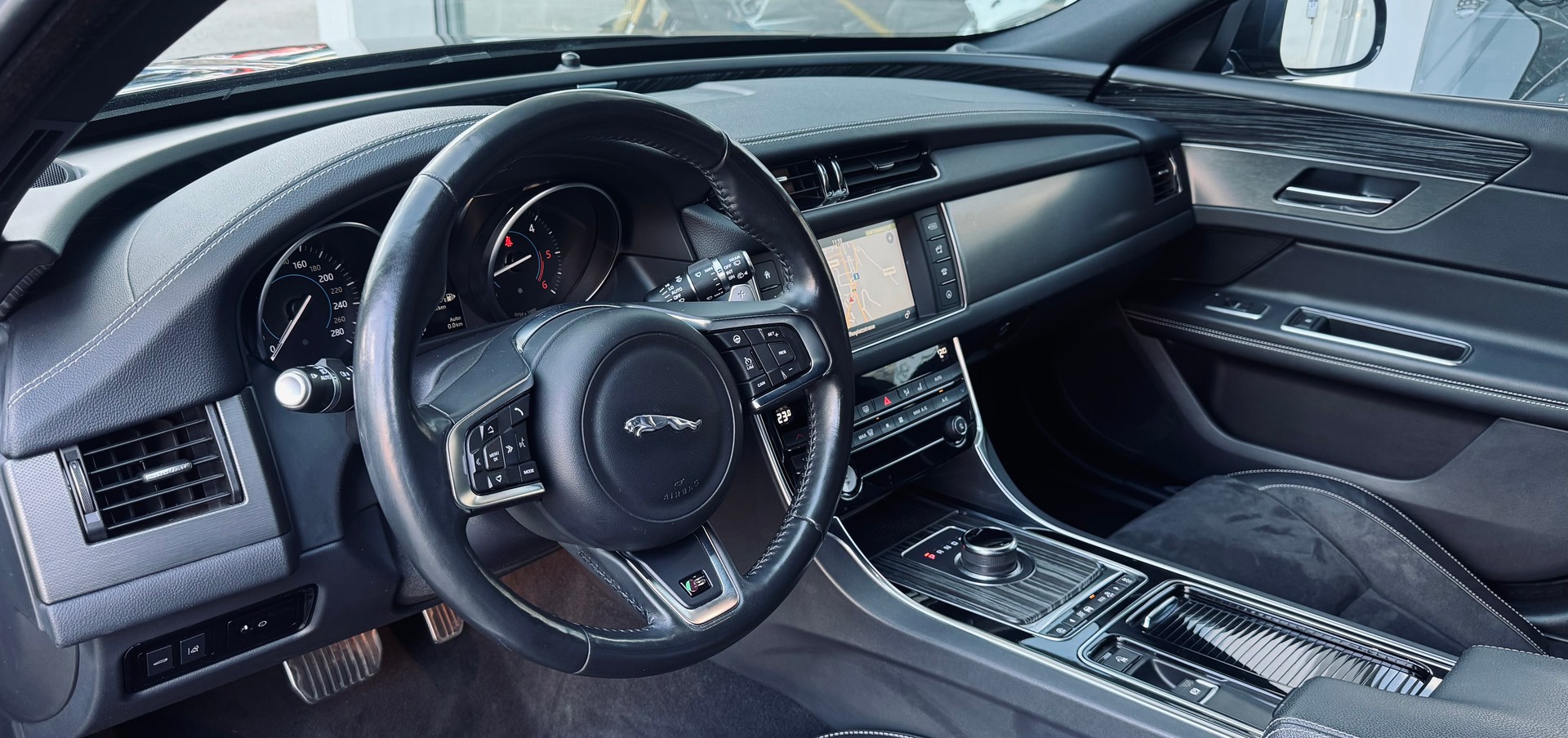 JAGUAR XF Sportbrake 30d S Automatic-image-6