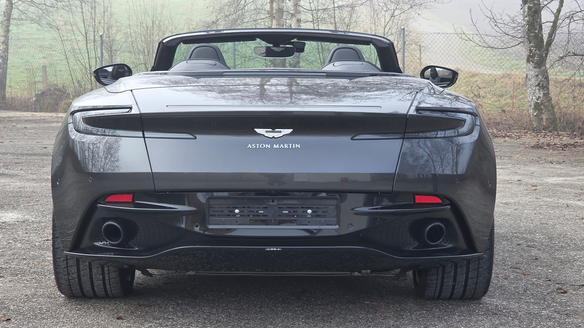 ASTON MARTIN DB11 V8 Volante Touchtronic 3-image-2
