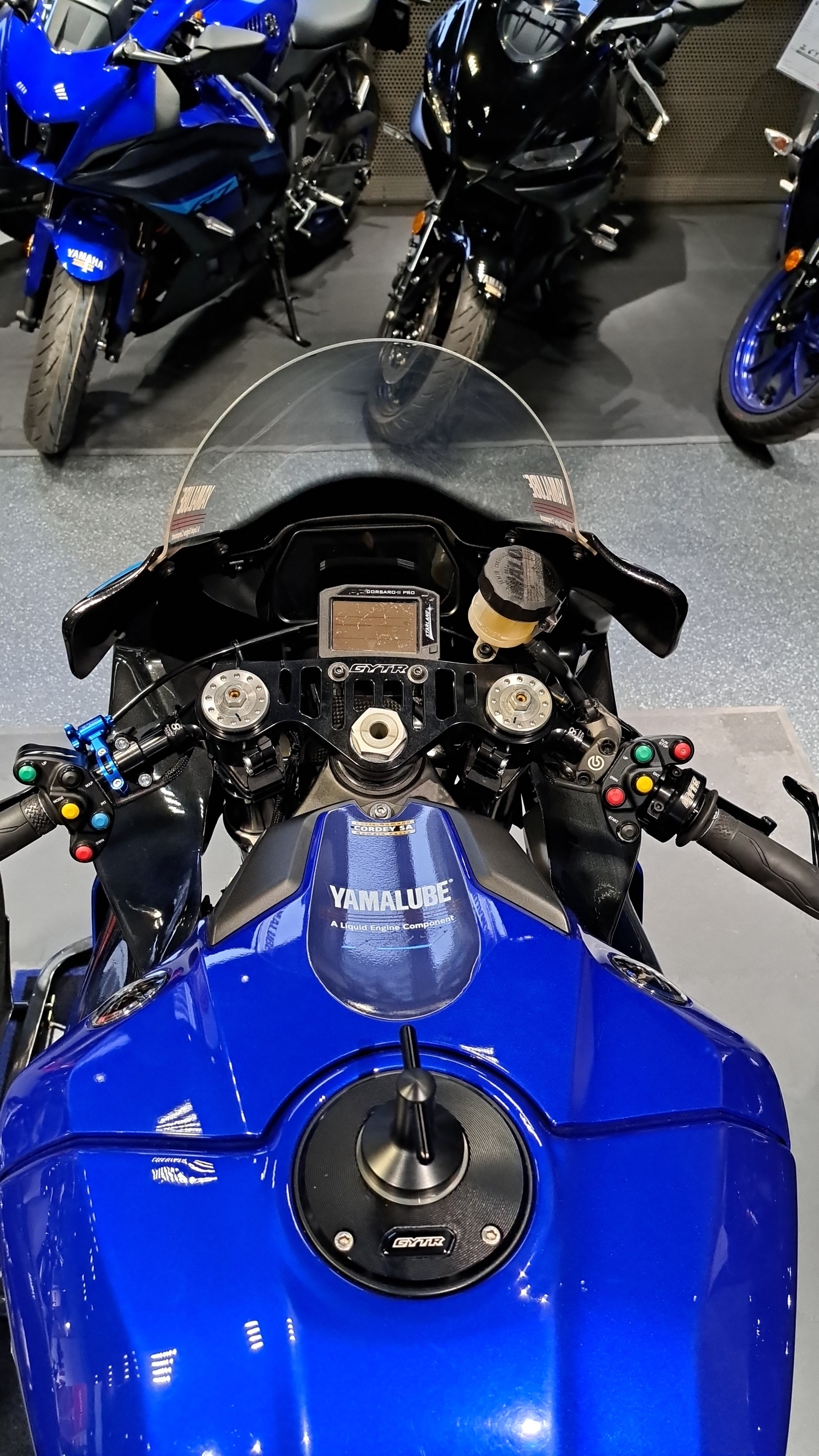 YAMAHA YZF-R1 ABS-image-2