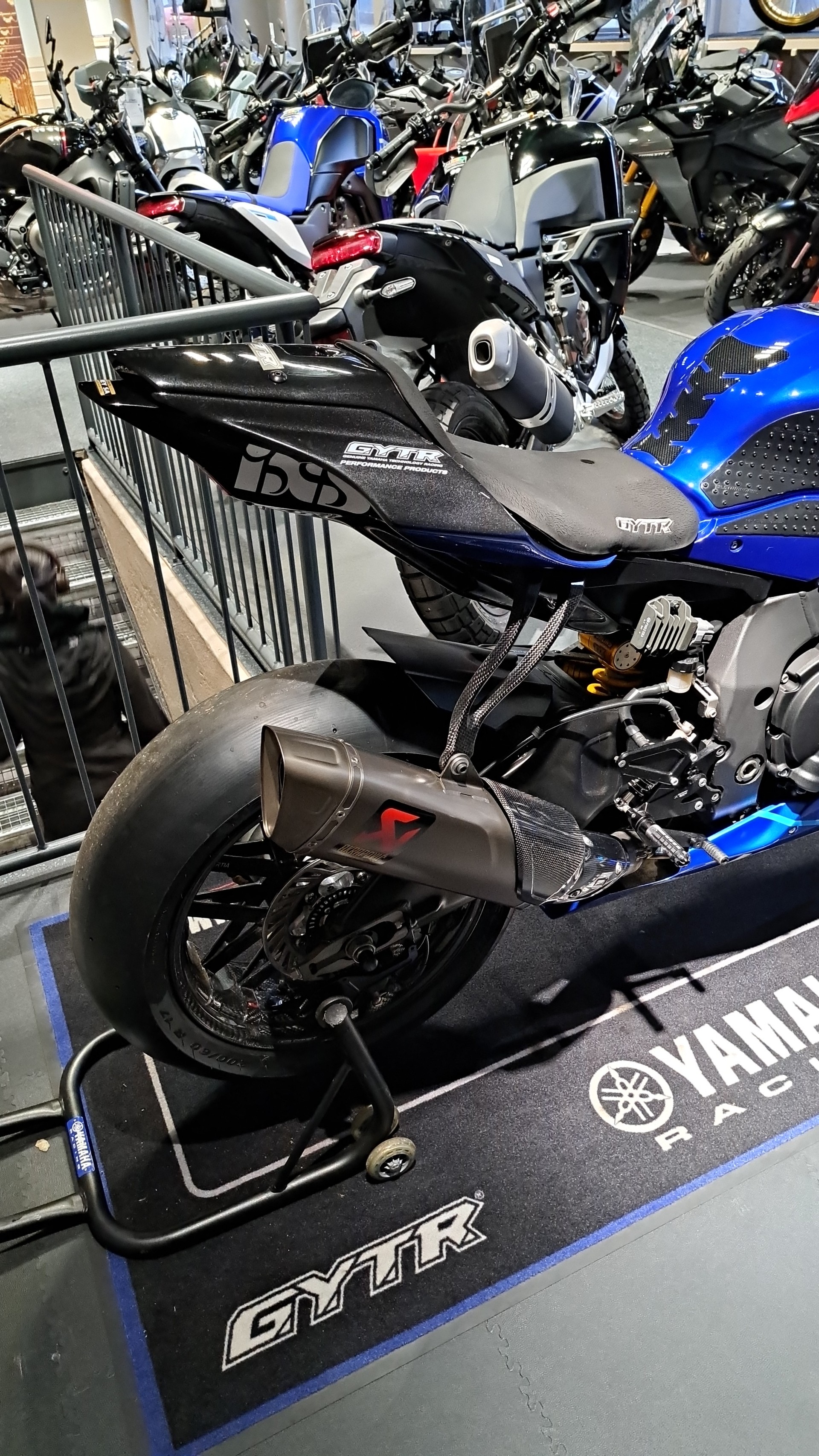 YAMAHA YZF-R1 ABS-image-3