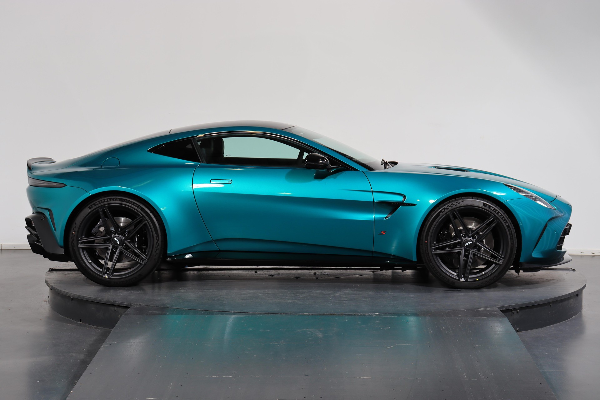 ASTON MARTIN V8 Vantage Coupé 4.0 S V8 Bi-Turbo-showroom-element-1