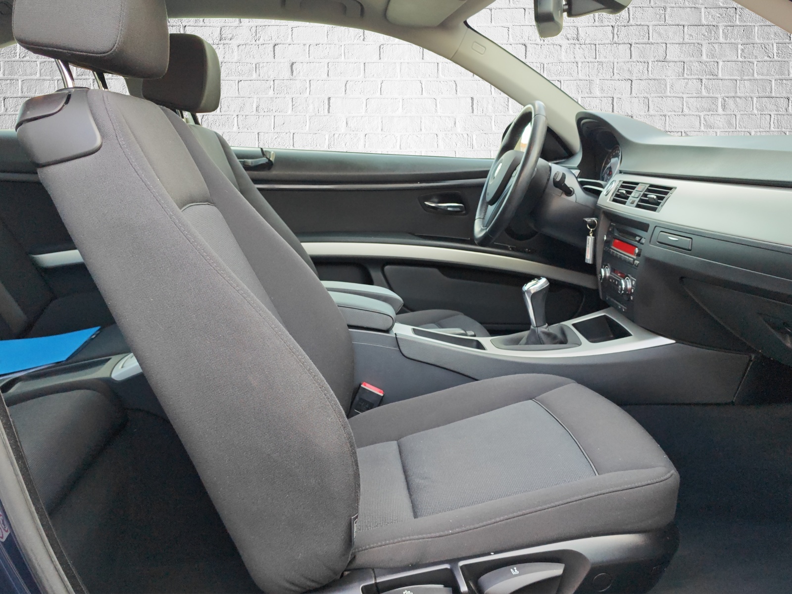 BMW 320i Coupé-image-15