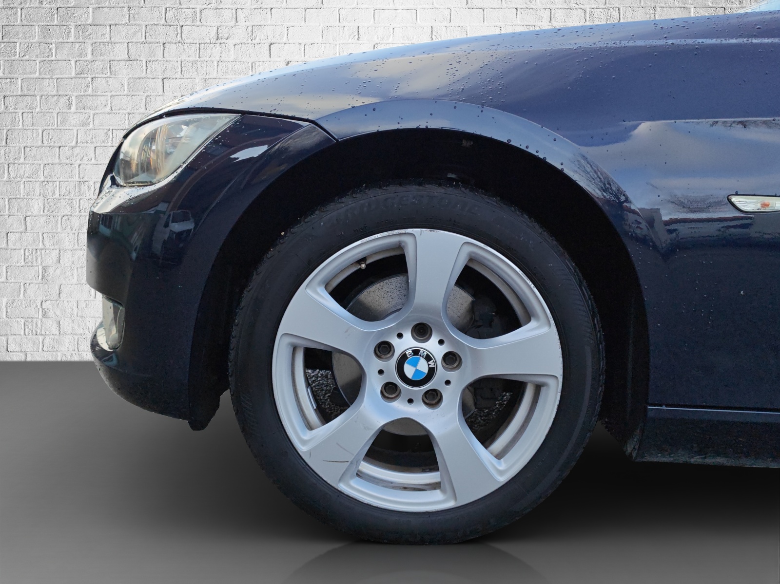BMW 320i Coupé-image-19