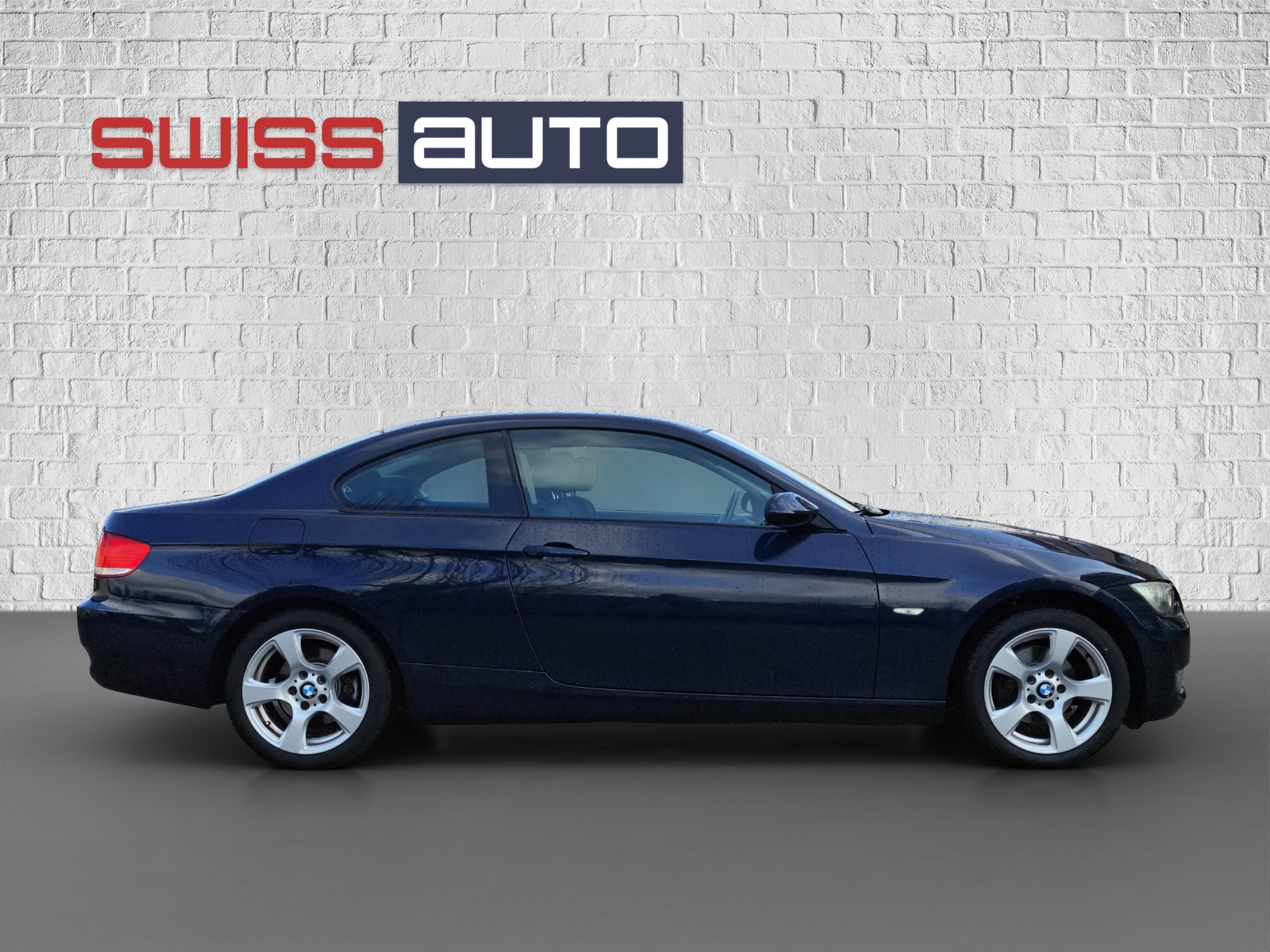 BMW 320i Coupé-showroom-element-3