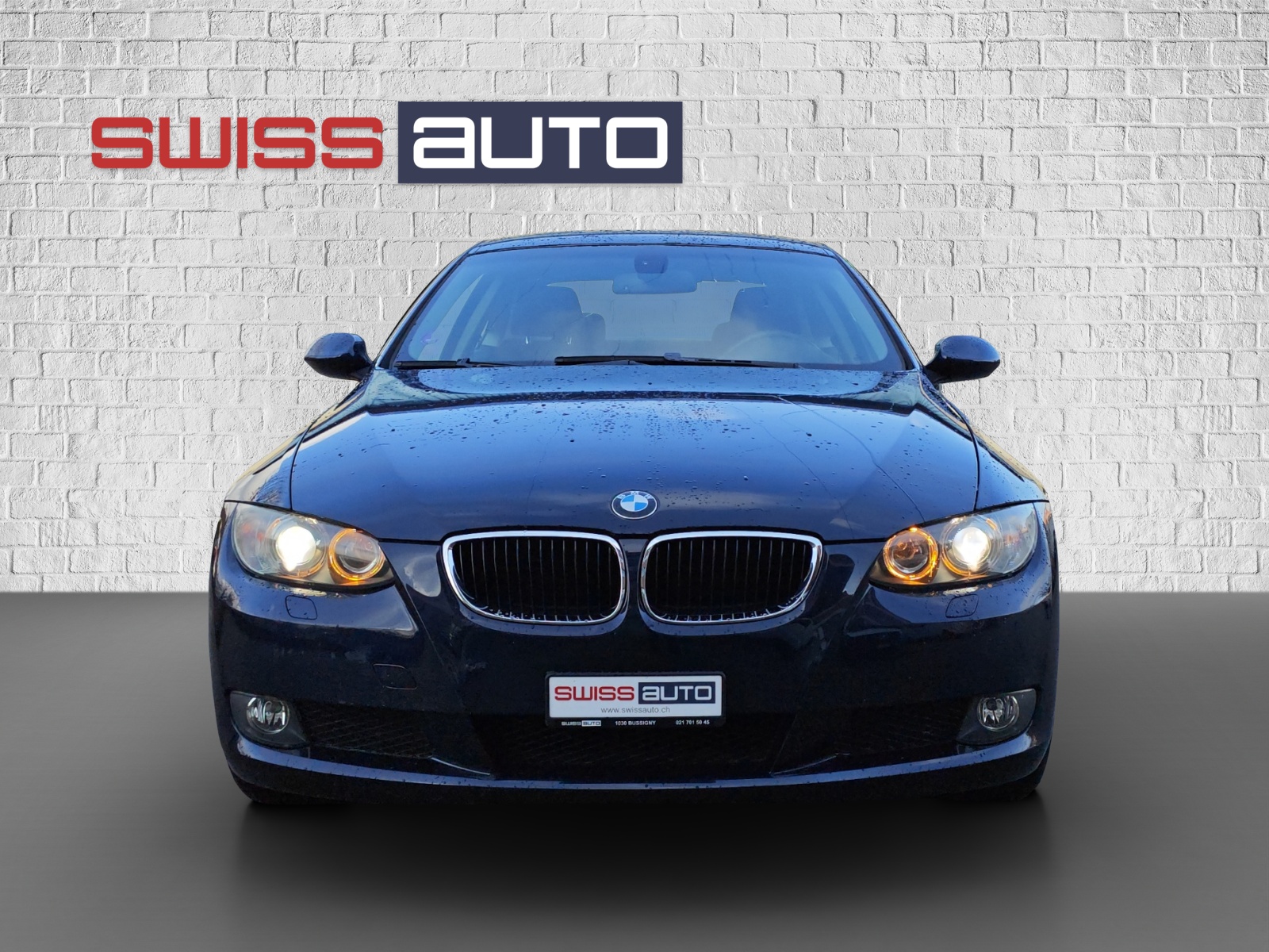 BMW 320i Coupé-showroom-element-1
