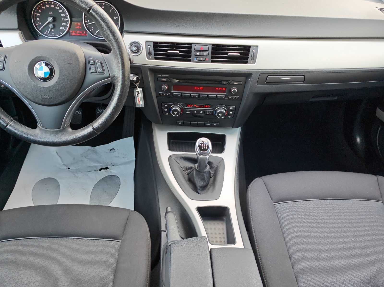 BMW 320i Coupé-image-14