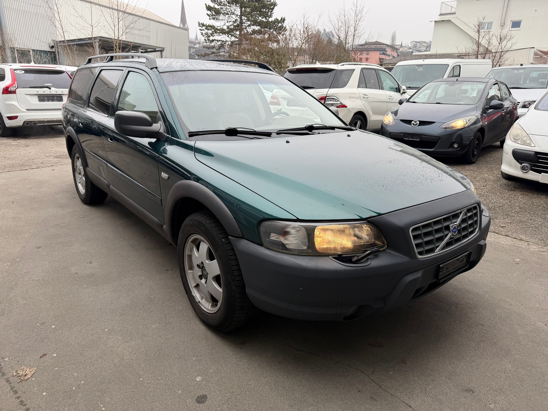 VOLVO XC70 2.5T AWD-image-2