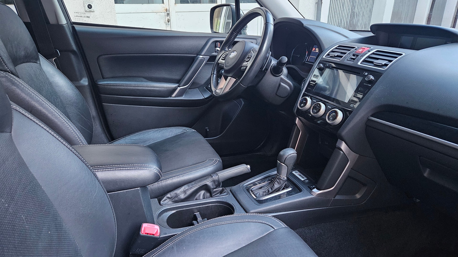 SUBARU Forester 2.0i Executive Lineartronic-image-14