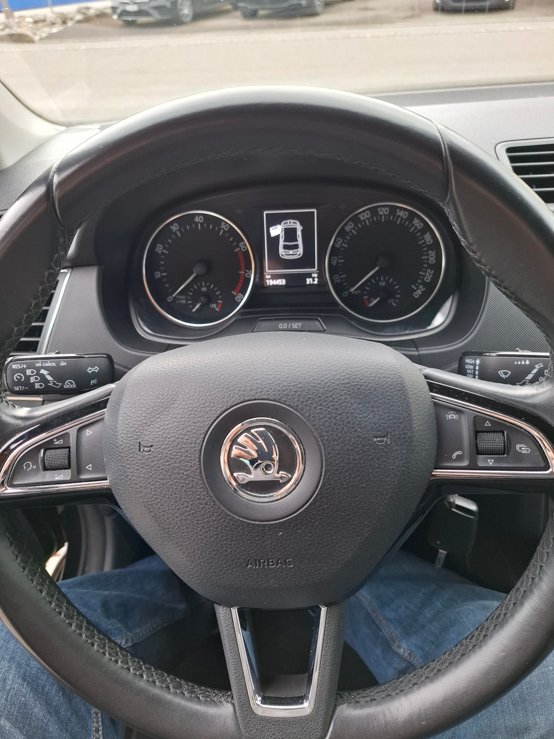 SKODA Fabia 1.2 TSI Ambition-image-4