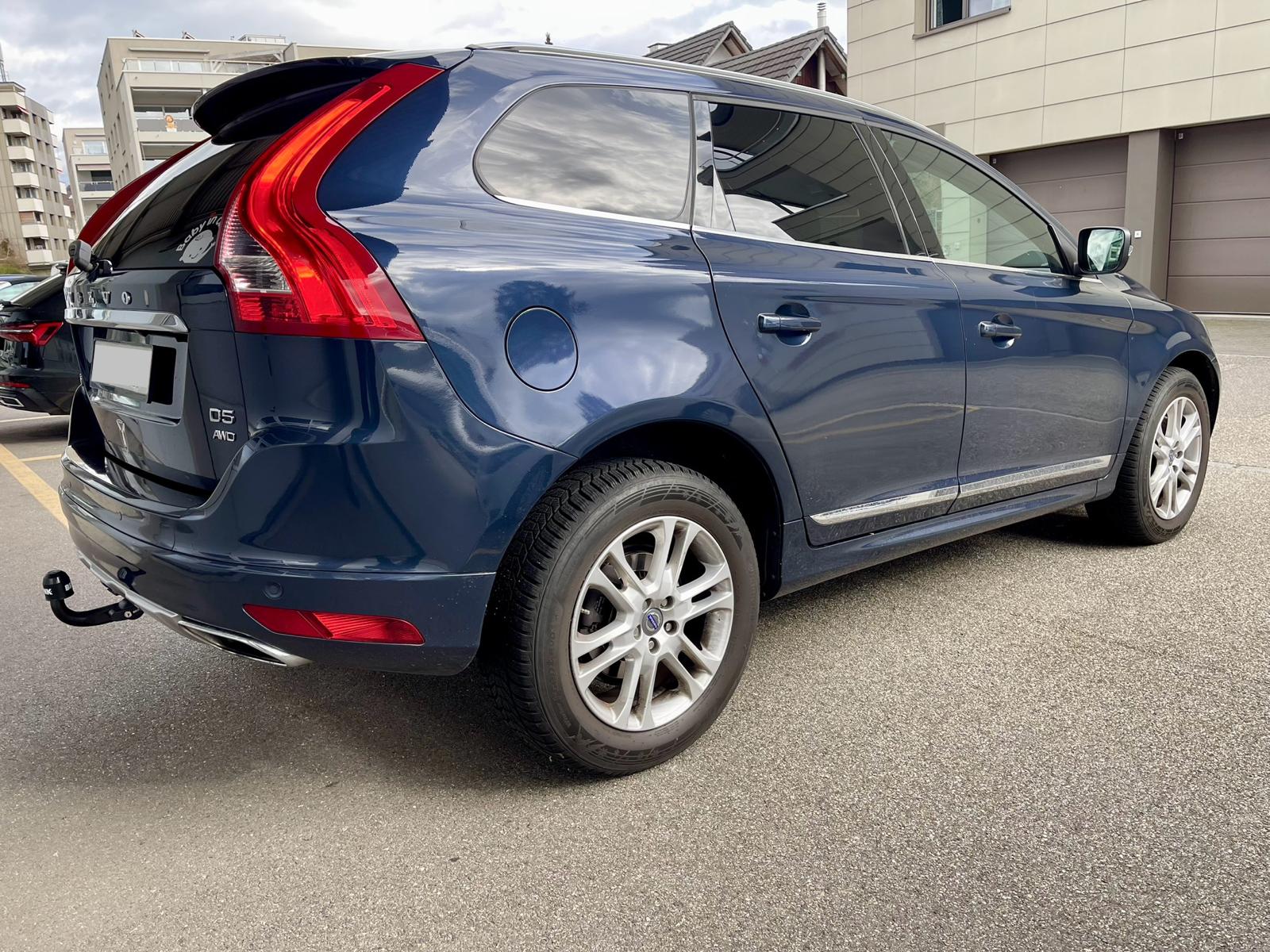 VOLVO XC60 D5 AWD Summum Geartronic-showroom-element-3