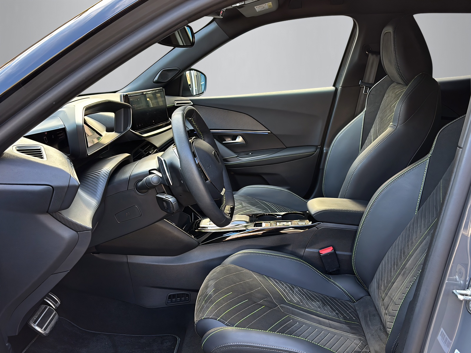 PEUGEOT 2008 1.2 Hybrid 145 GT-image-10