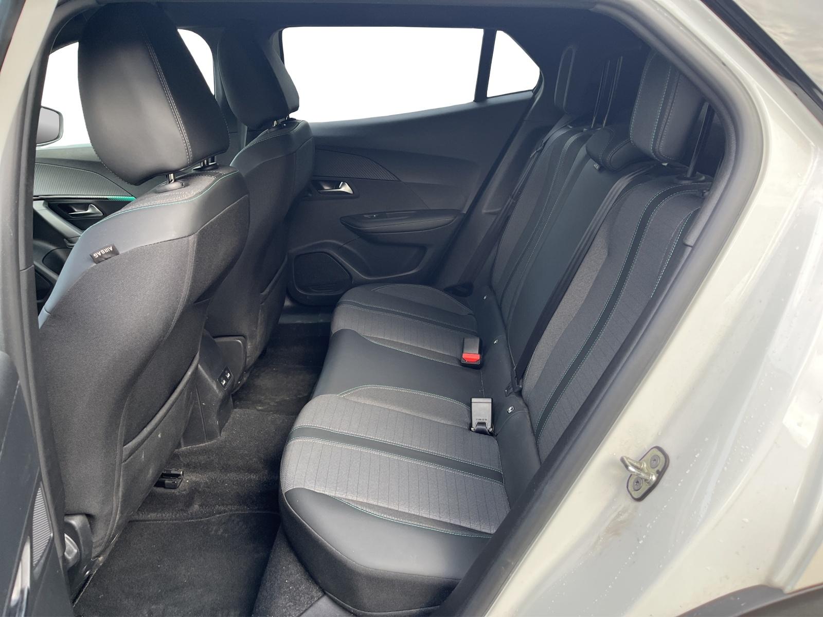 PEUGEOT 2008 1.2 PureTech 130 Allure Pack-image-12