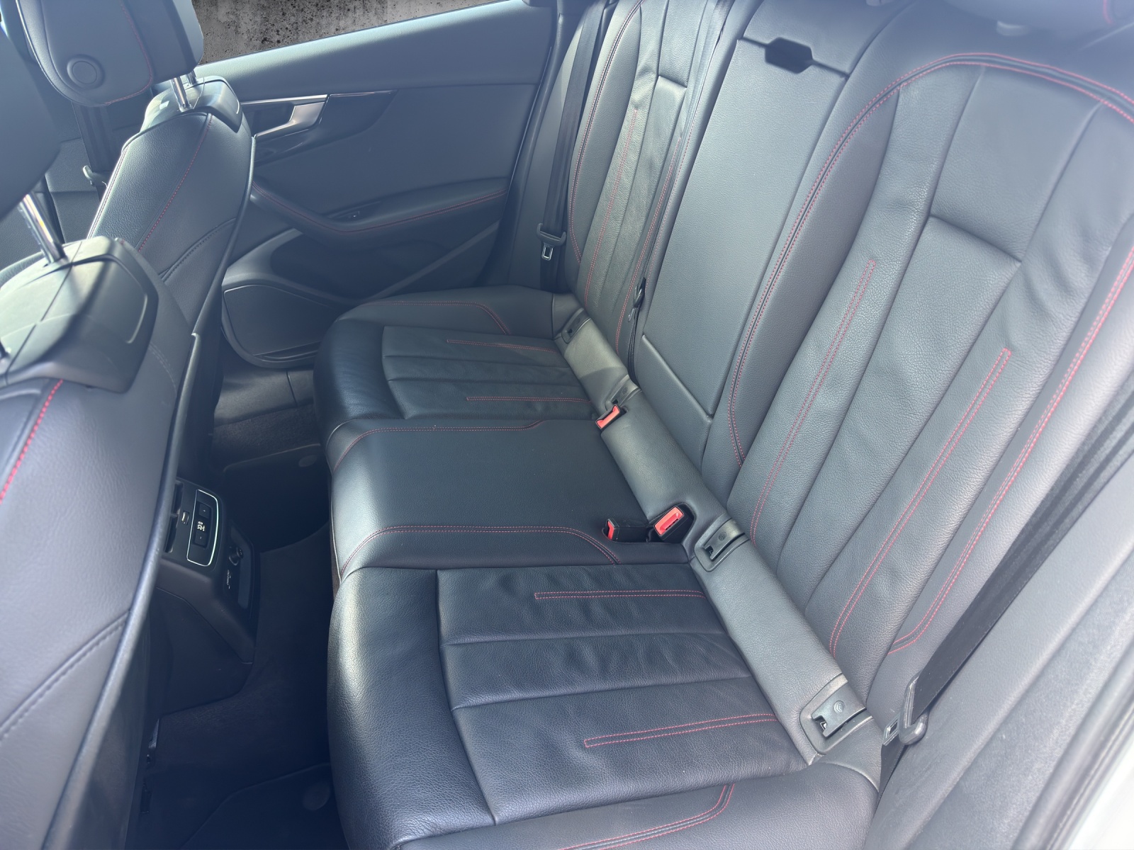 AUDI A4 Avant 2.0 TDI Sport quattro S-tronic-image-9